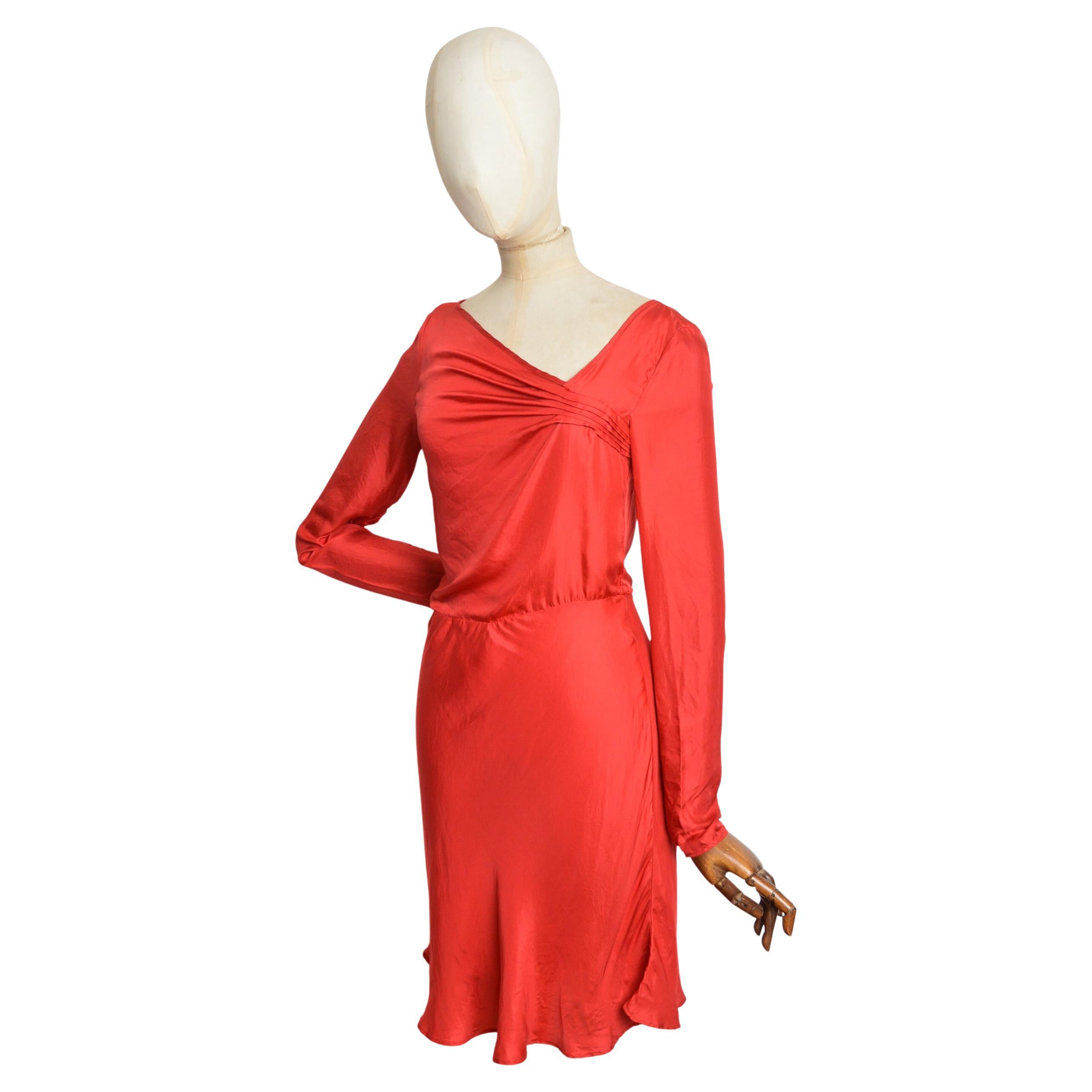 Robe à manches longues en crêpe de soie mélangée de John Galliano, rouge, style années 1940 en vente