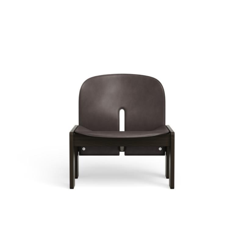 Scarper Chair 925 by Afra and Tobias Scarpa 1965

The iconic 925 Scarpa Lounge Chair is a strikingly elegant lounge chair. Easily recognized by its firm and robust wooden frame and the striking contrast it creates to the lightness of the leather