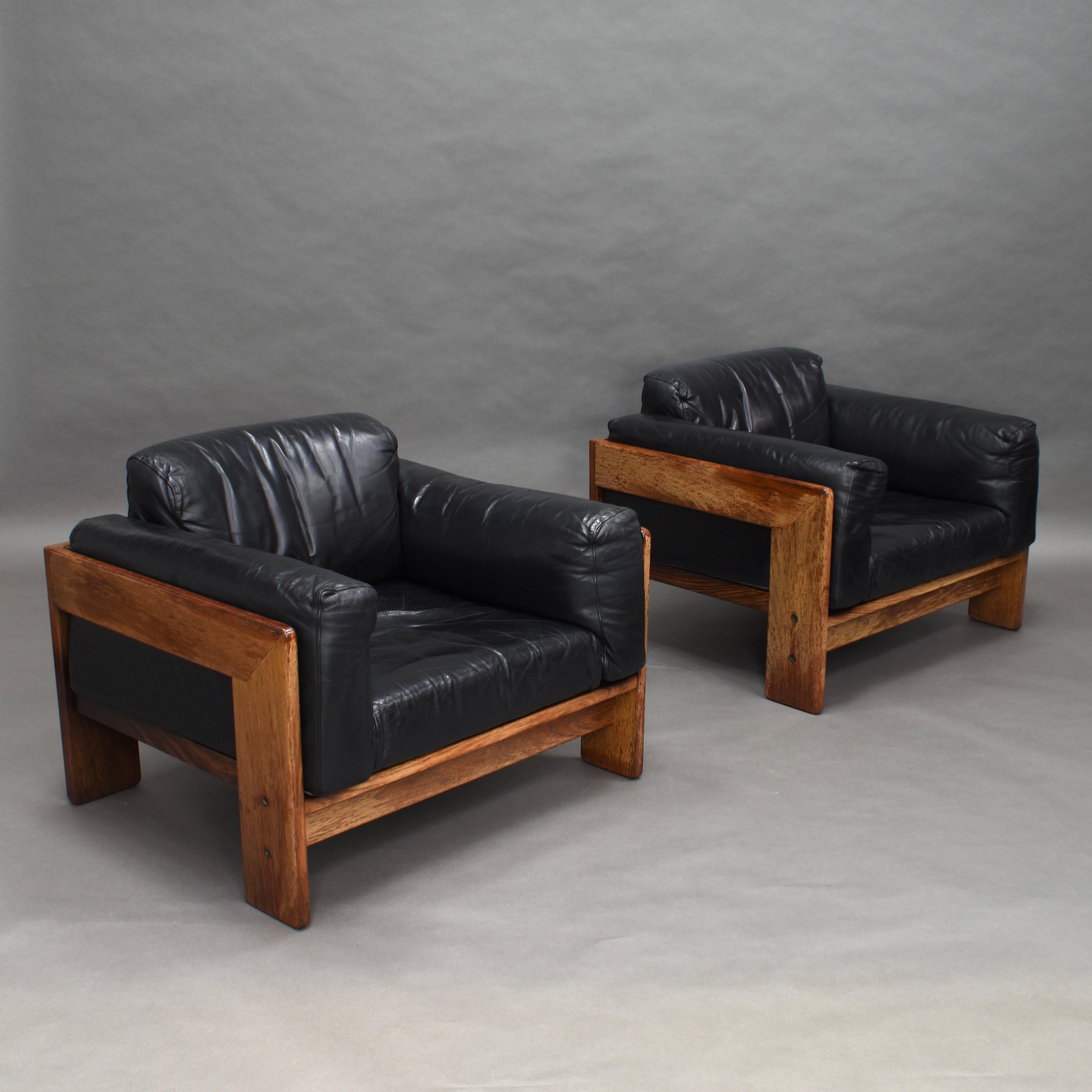 Pair of leather lounge chairs in Brazilian Rosewood (Rio Palissander) and black leather by Afra and Tobia Scarpa for KNOLL – Italy, 1975.

Designer: Afra and Tobia Scarpa

Manufacturer: KNOLL

Country: Italy

Model: Bastiano lounge club