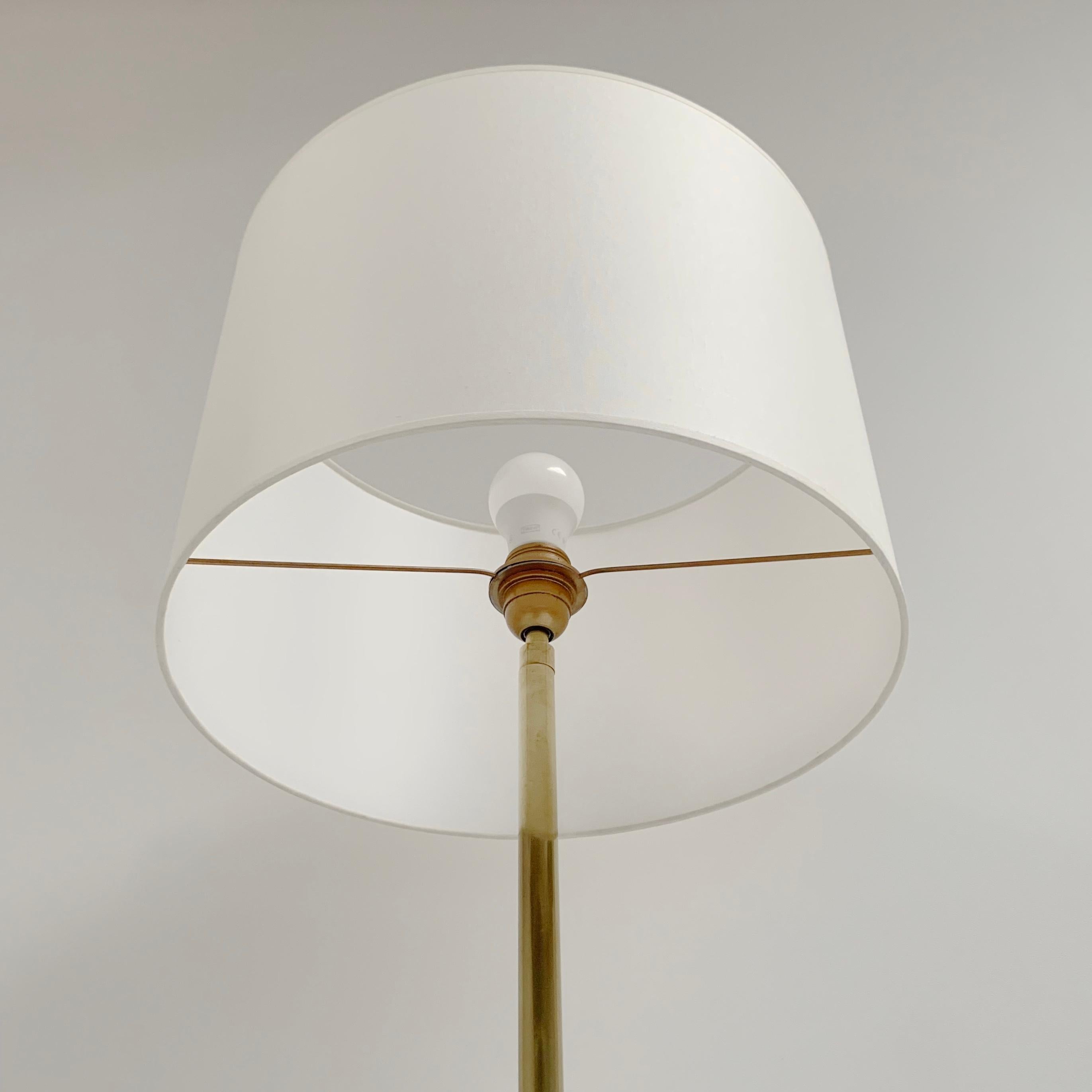 Scarpa Signed Mid-Century Brass Floor Lamp, circa 1960, France. For Sale 3