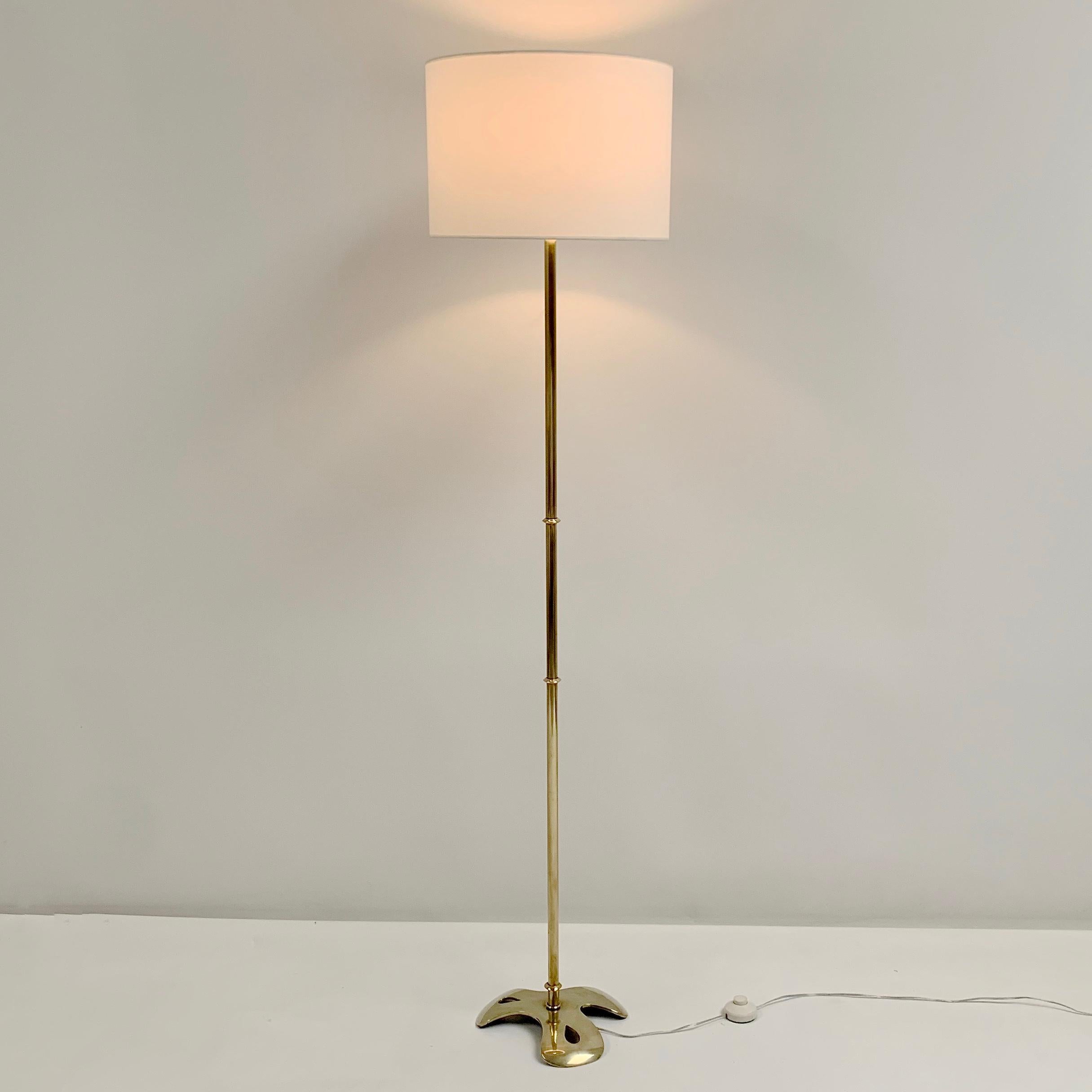 Scarpa Signed Mid-Century Brass Floor Lamp, circa 1960, France. For Sale 6