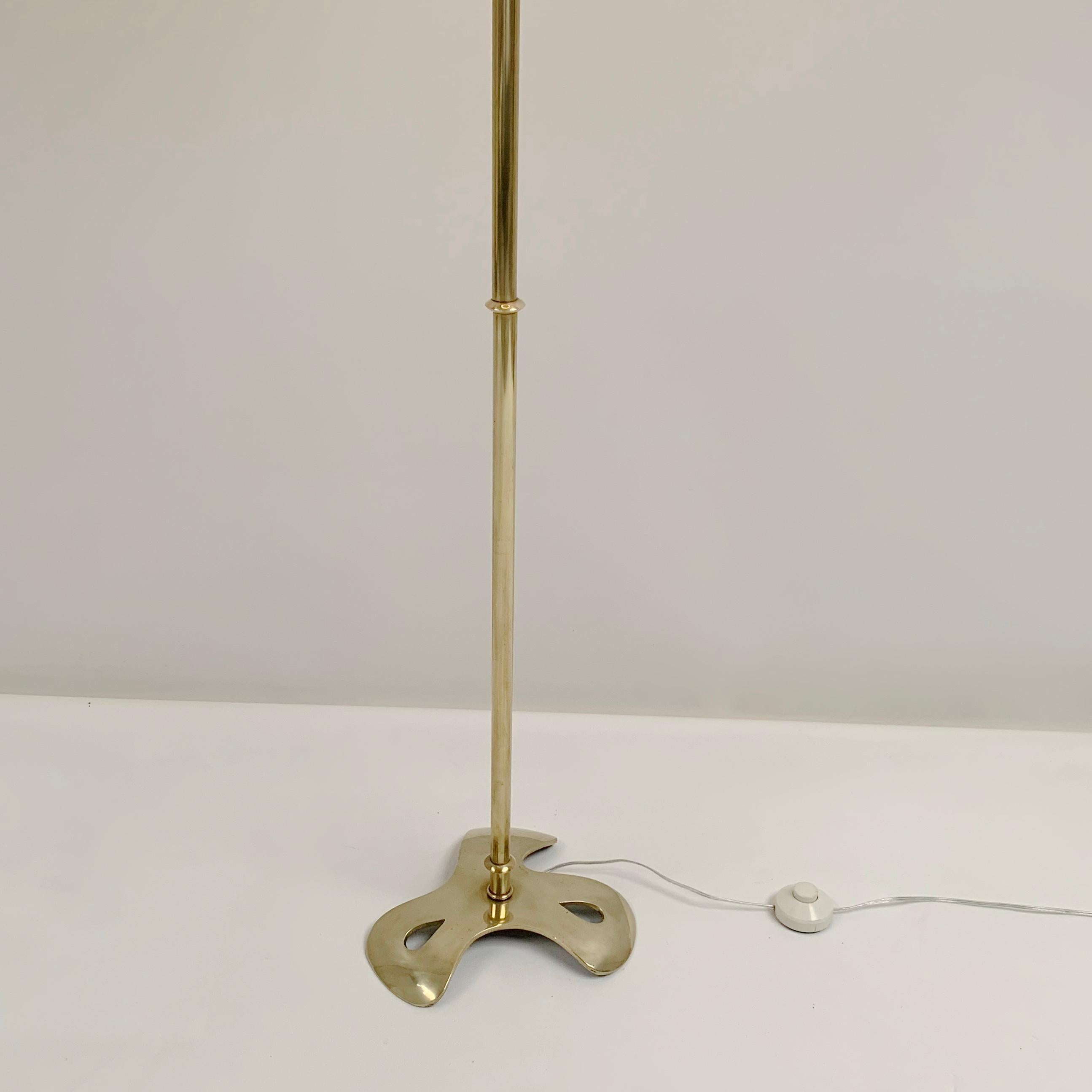 Scarpa Signed Mid-Century Brass Floor Lamp, circa 1960, France. In Good Condition For Sale In Brussels, BE