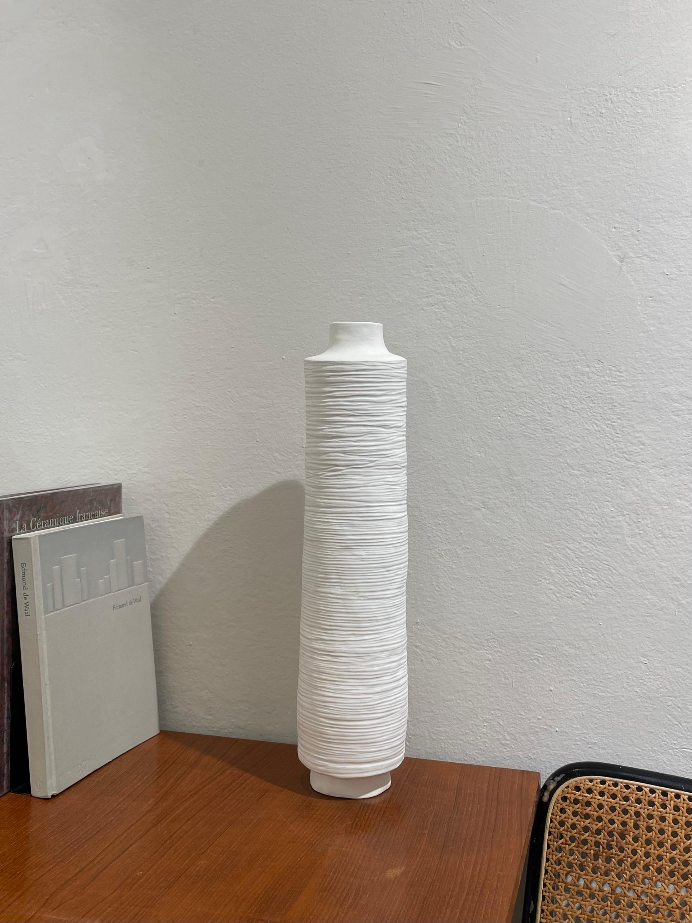 Intagliato a mano Vaso SCARPA, Vaso in porcellana fatto a mano - Vaso bianco contemporaneo in vendita