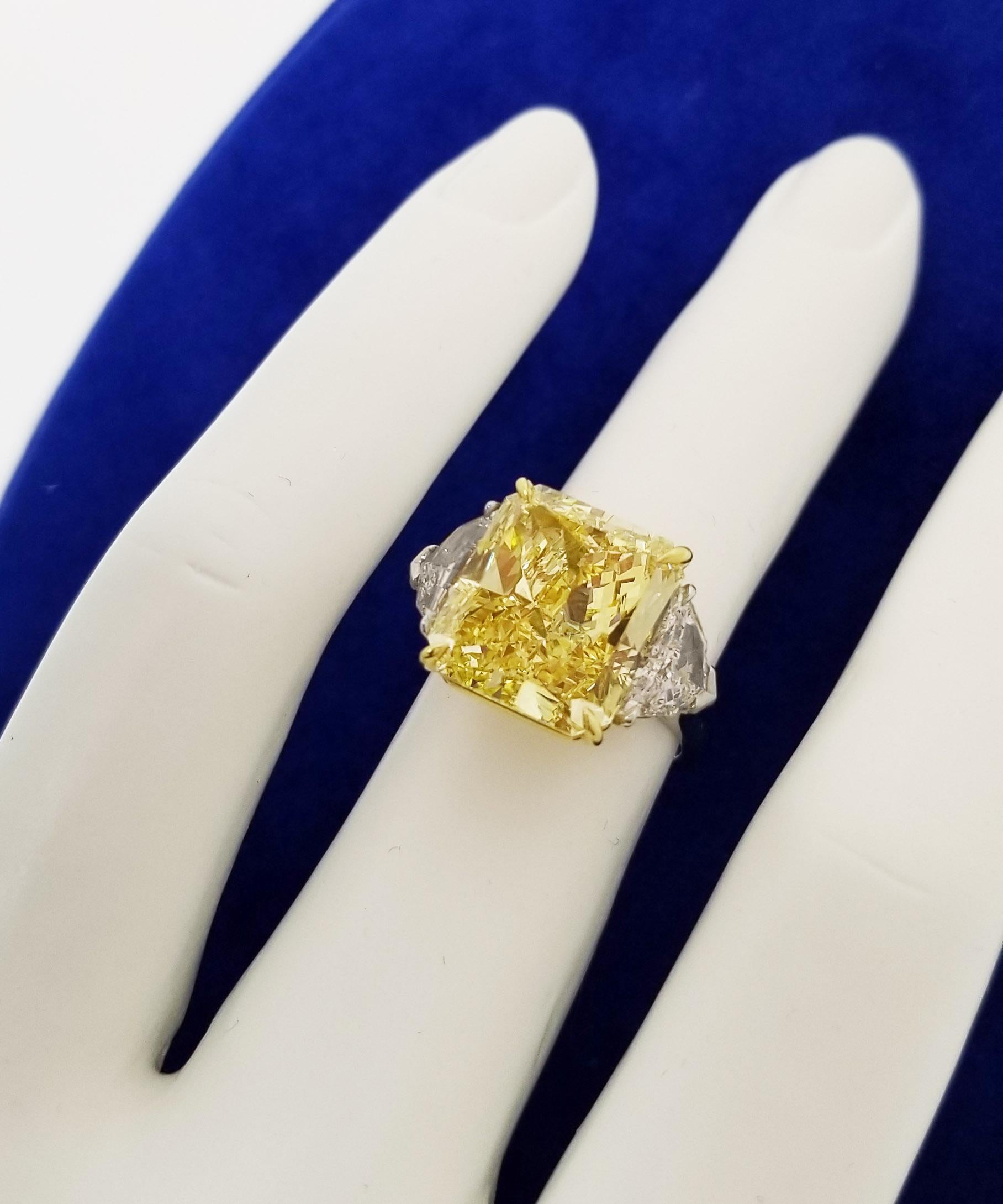 Contemporary Scarselli 10 Carat Fancy Vivid Yellow GIA Diamond in a Platinum Engagement Ring