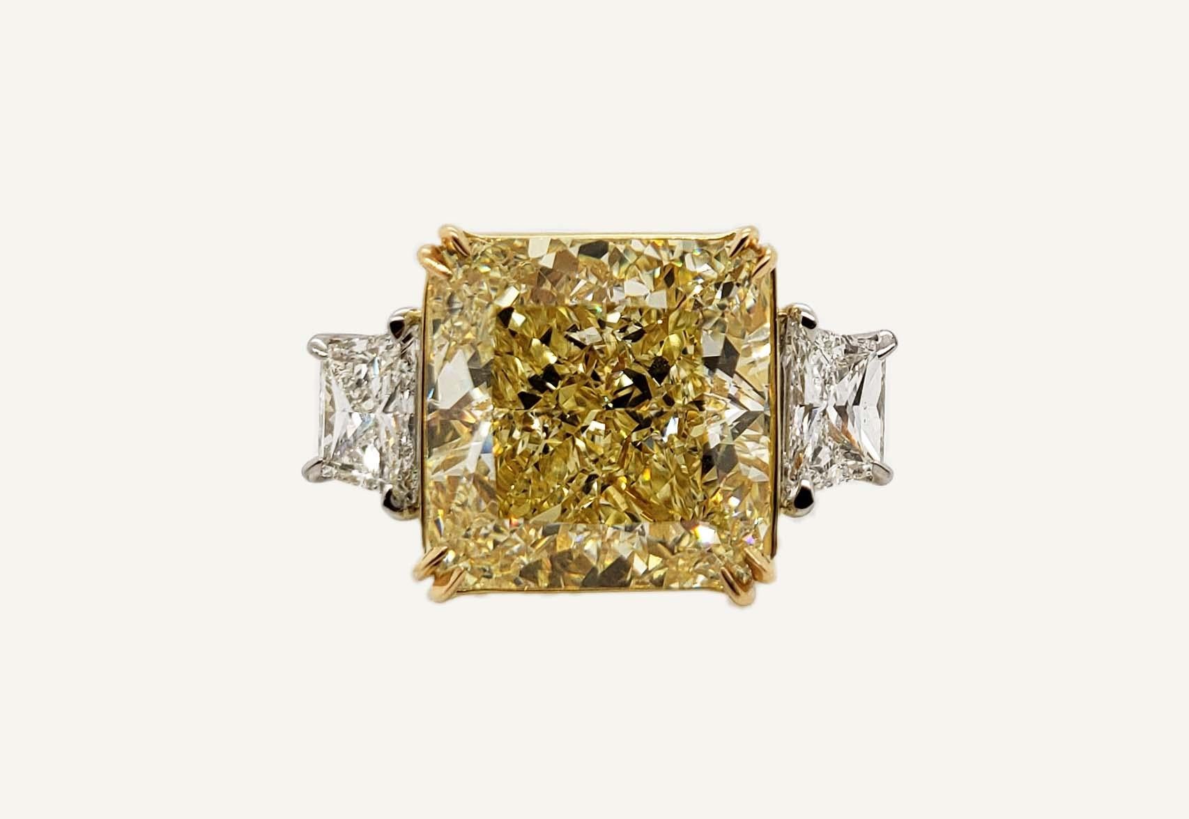 Scarselli 11 Carat Fancy Yellow Radiant Diamond Ring in Platinum 'GIA' In New Condition For Sale In New York, NY