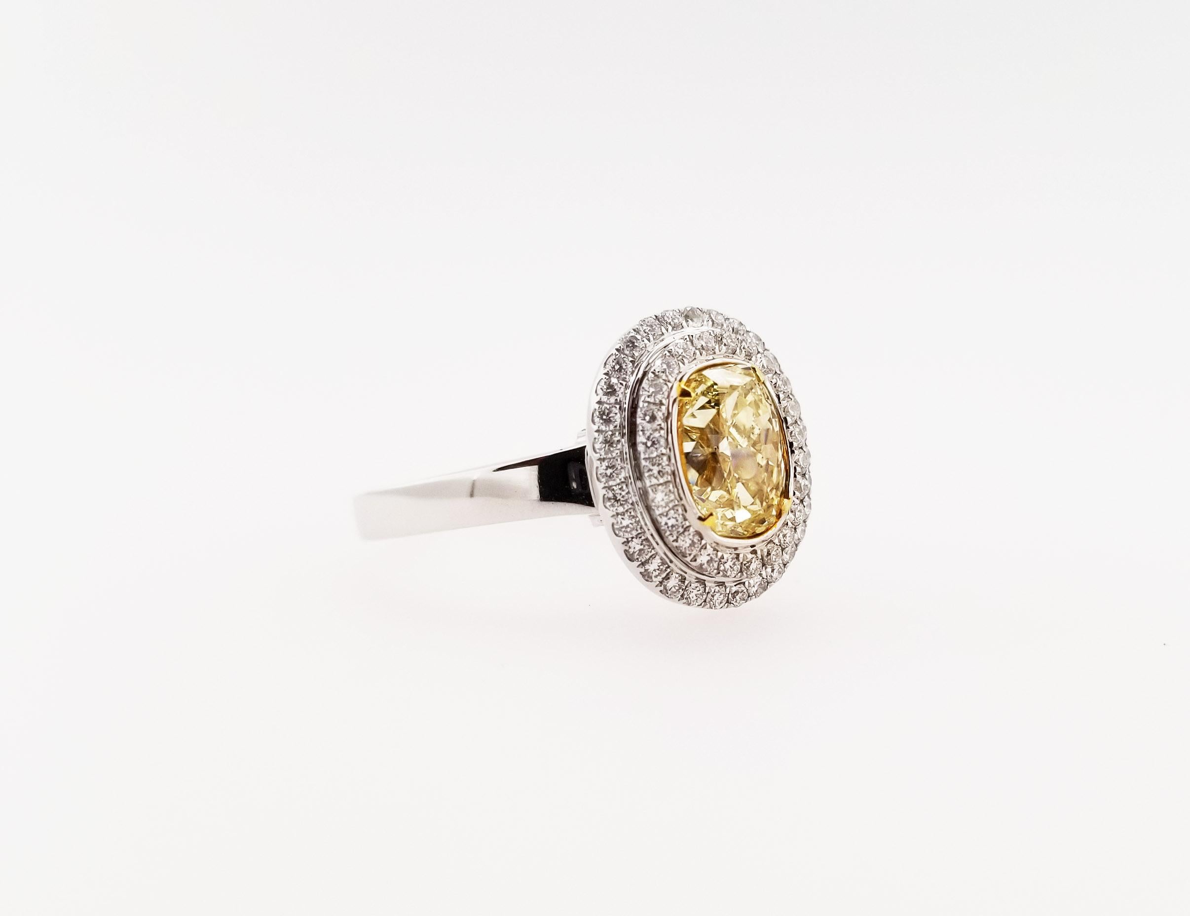 Contemporain Gift for Mother's Day : Scarselli, diamant jaune clair fantaisie de 1,20 carat certifié GIA en vente