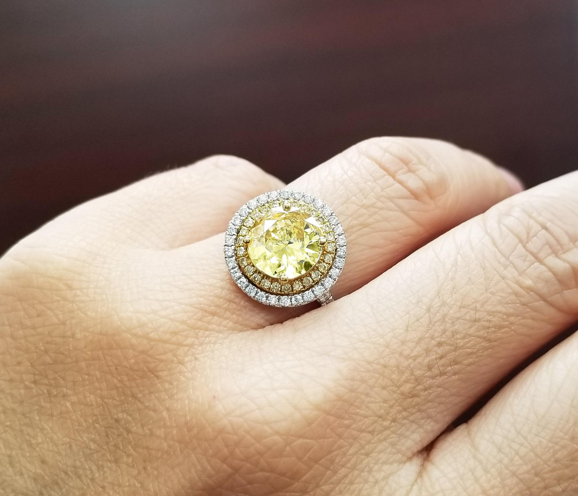 Scarselli 18 Karat Gold Ring 2 Carat Fancy Yellow Diamond GIA In New Condition In New York, NY