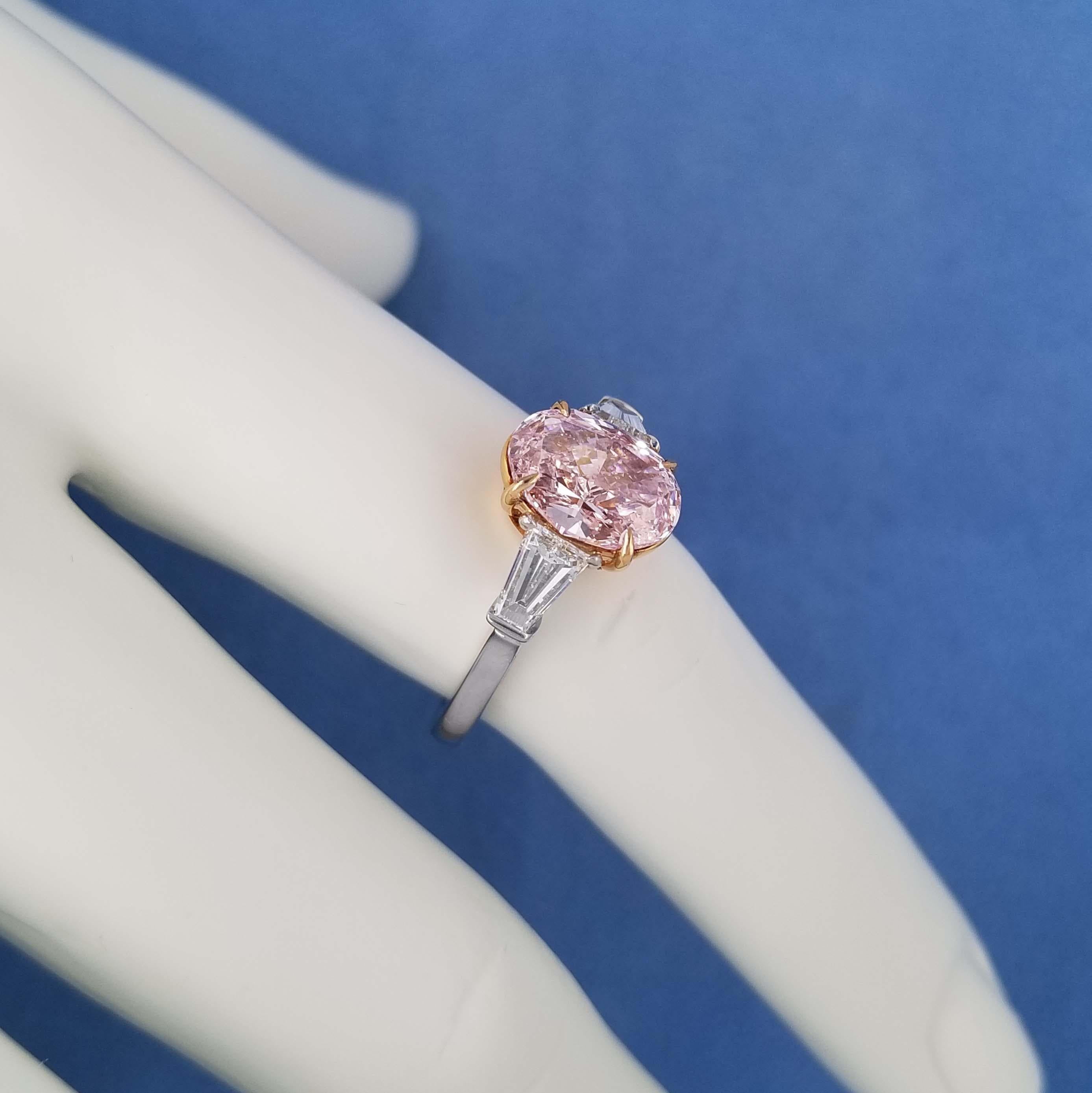 Bague solitaire SCARSELLI en diamant rose violet fantaisie de 2 carats, GIA Pour femmes en vente