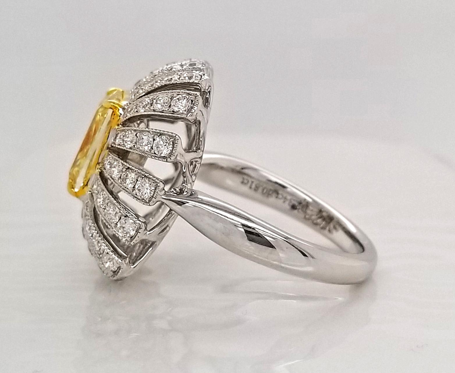 Scarselli 2,34 Karat Fancy Intense Yellow Cushion Diamant GIA Verlobungsring  im Zustand „Neu“ im Angebot in New York, NY