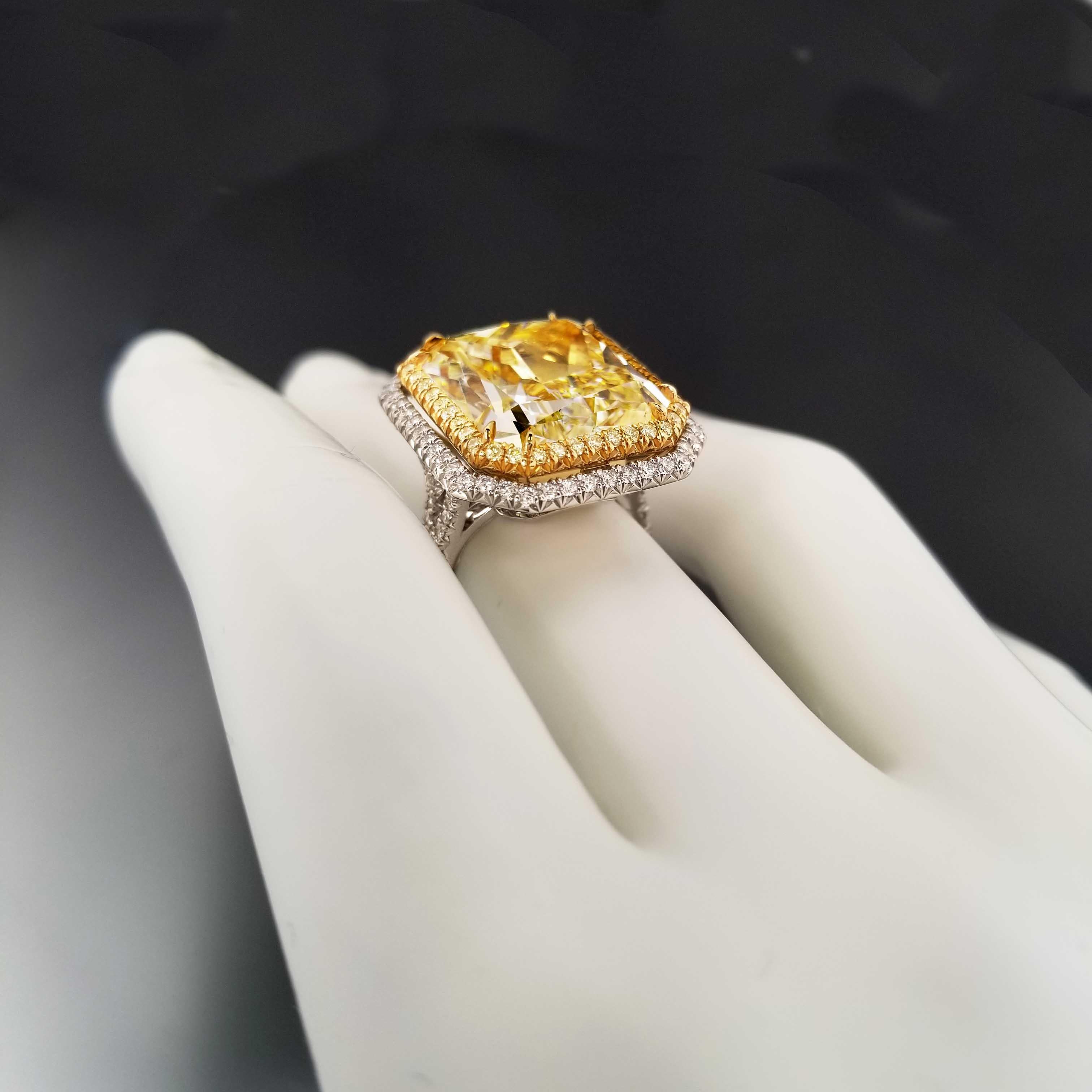 SCARSELLI Bague en platine avec diamant jaune fantaisie de 24 carats certifié GIA Neuf - En vente à New York, NY