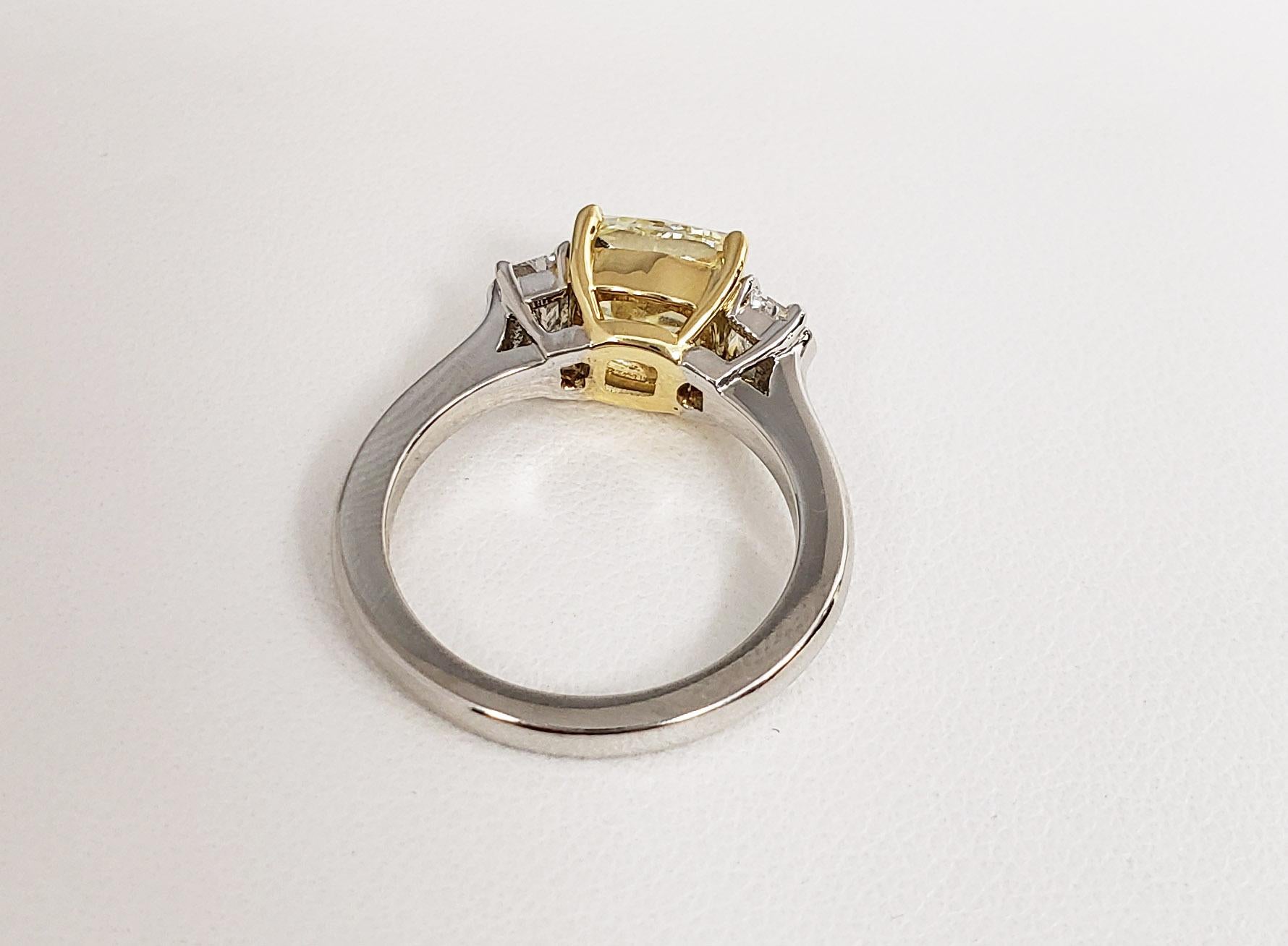 Scarselli Verlobungsring aus Platin mit GIA 3 Karat VVS2 gelbem Fancy-Diamant  (Zeitgenössisch) im Angebot