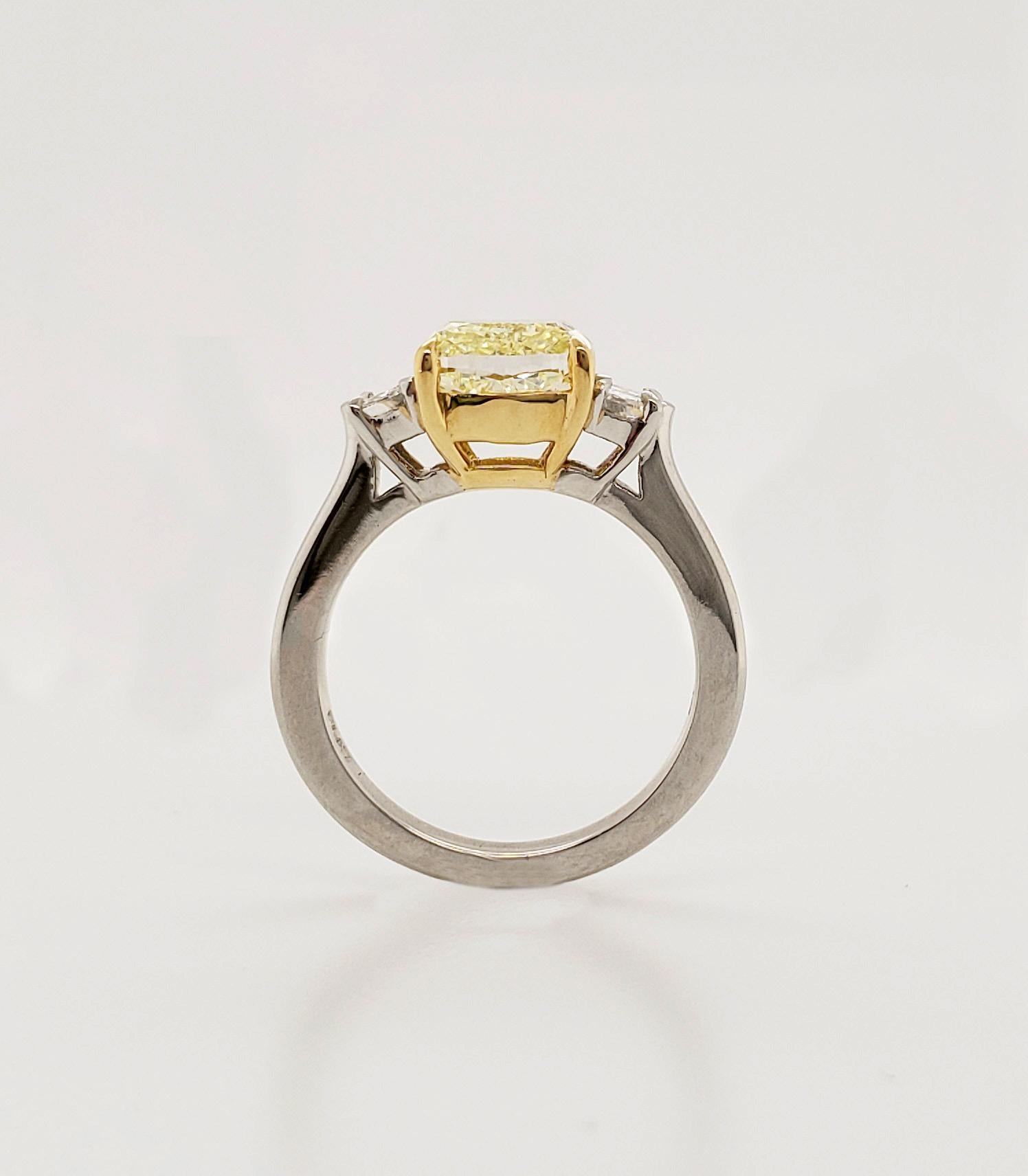 Contemporary Scarselli GIA 3 Carat VVS2 Fancy Light Yellow Diamond Engagement Ring Platinum  For Sale