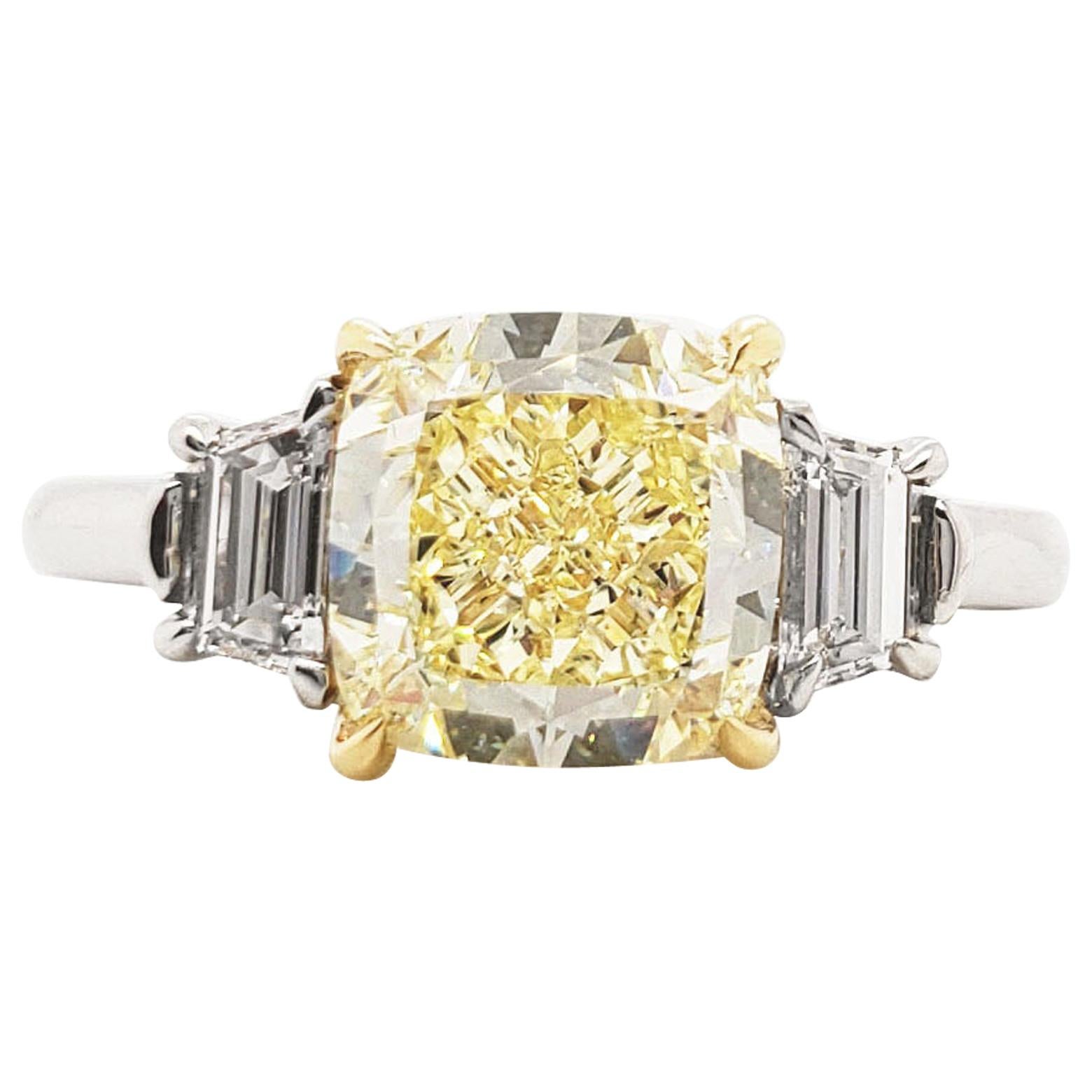 Scarselli GIA 3 Carat VVS2 Fancy Light Yellow Diamond Engagement Ring Platinum  For Sale