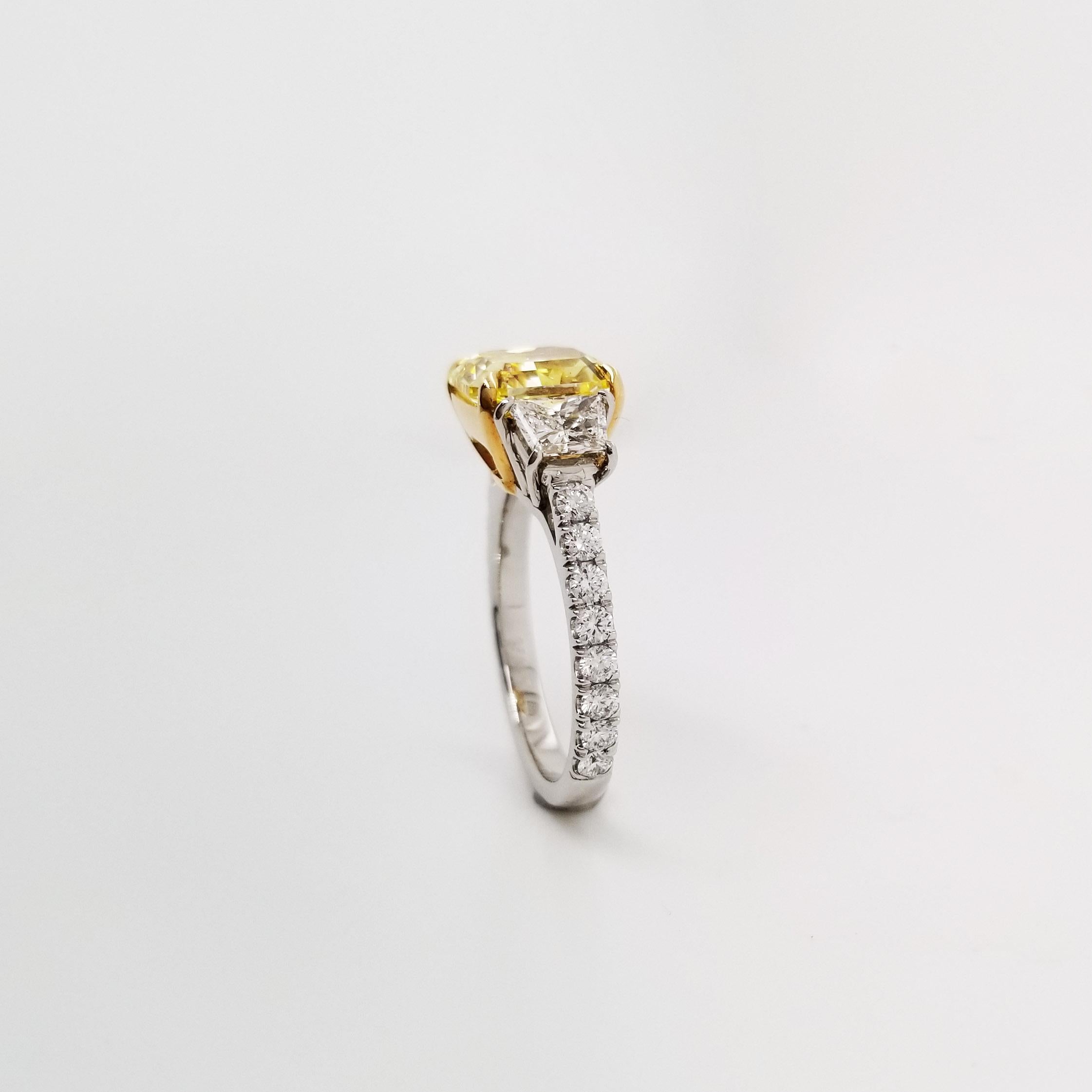 Scarselli Verlobungsring aus Platin mit 3 Karat VIVID Gelbem Diamanten im Strahlenschliff  im Zustand „Neu“ im Angebot in New York, NY