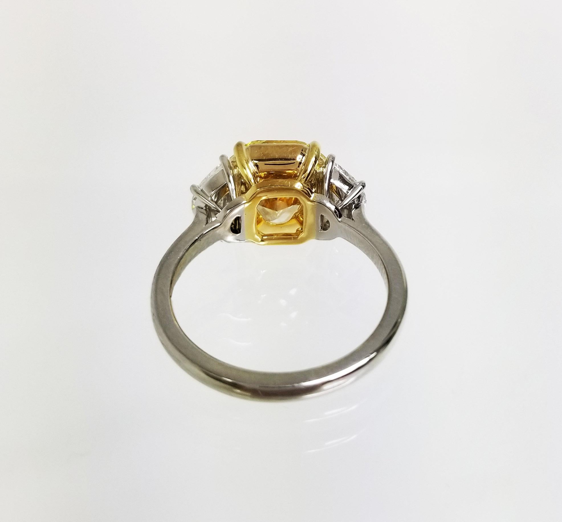 Scarselli 3 Plus Fancy Vivid Gelb Natürlicher Diamant Verlobungsring aus Platin GIA im Angebot 4