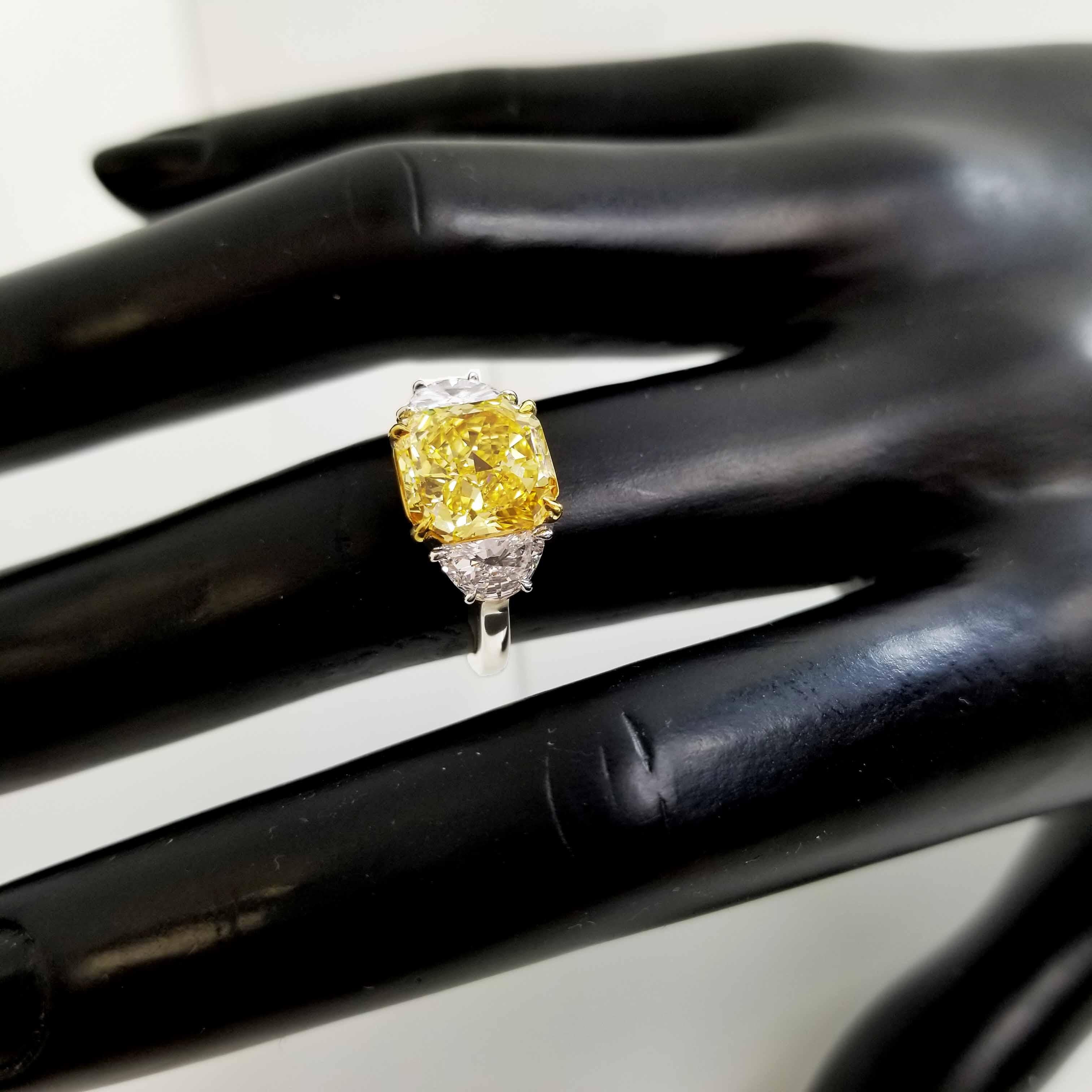 Scarselli 3 Plus Fancy Vivid Yellow Natural Diamond Engagement Platinum Ring GIA In New Condition For Sale In New York, NY