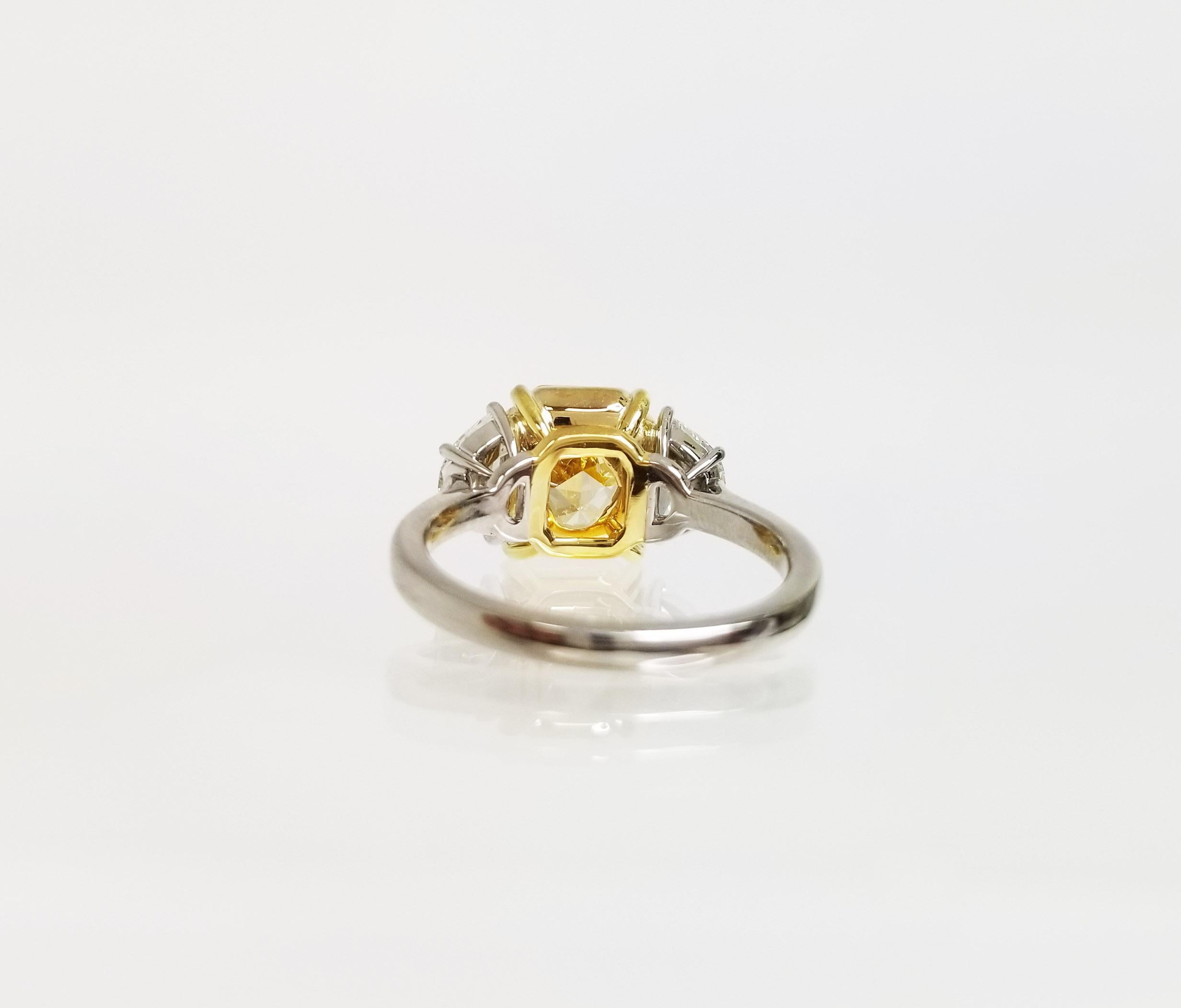 Scarselli 3 Plus Fancy Vivid Gelb Natürlicher Diamant Verlobungsring aus Platin GIA im Angebot 2