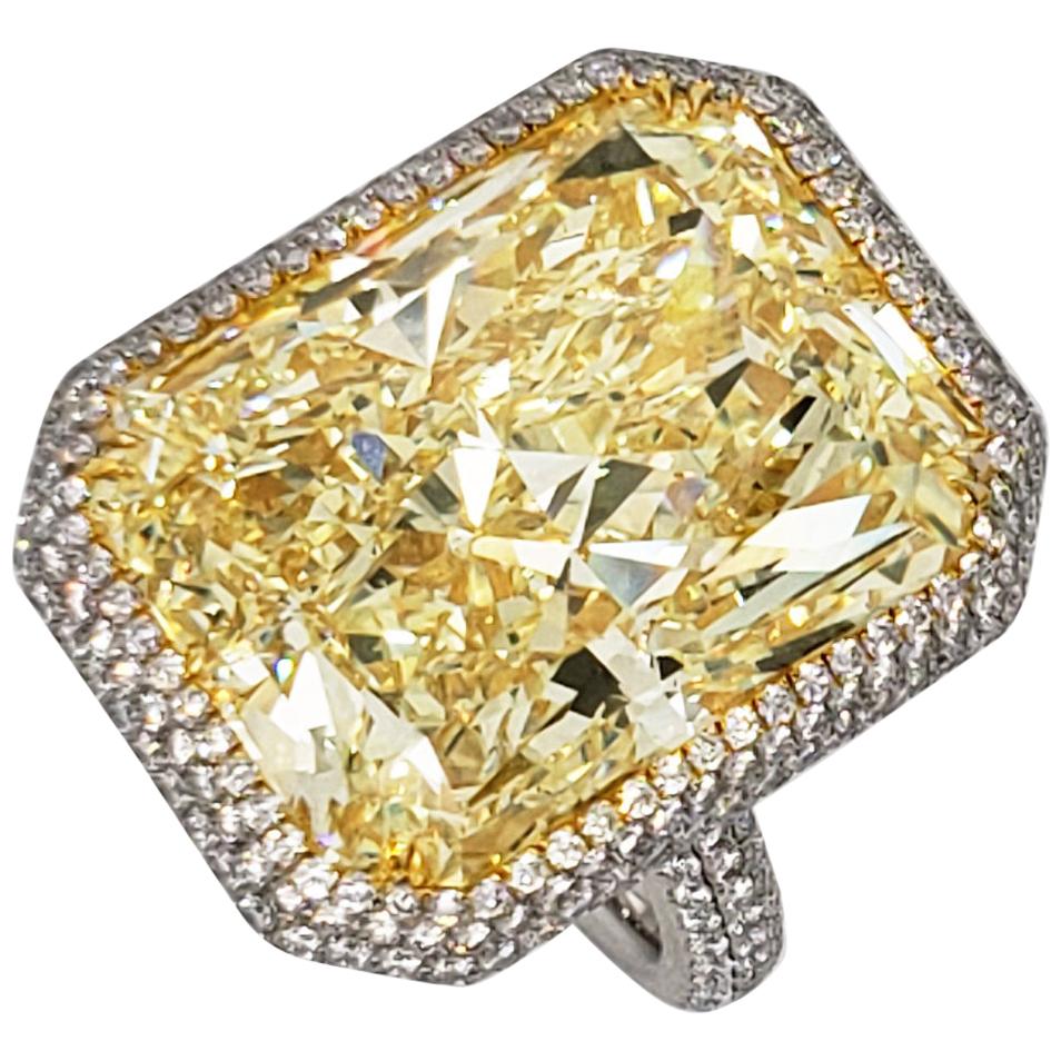 Scarselli 31 Carat Natural Fancy Yellow Diamond Ring VS1 Clarity in Platinum GIA In New Condition For Sale In New York, NY