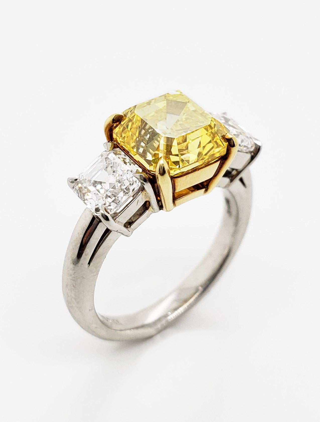 Scarselli 4 Carat Fancy Vivid Yellow Asscher Cut Diamond Ring, Platinum GIA In New Condition In New York, NY