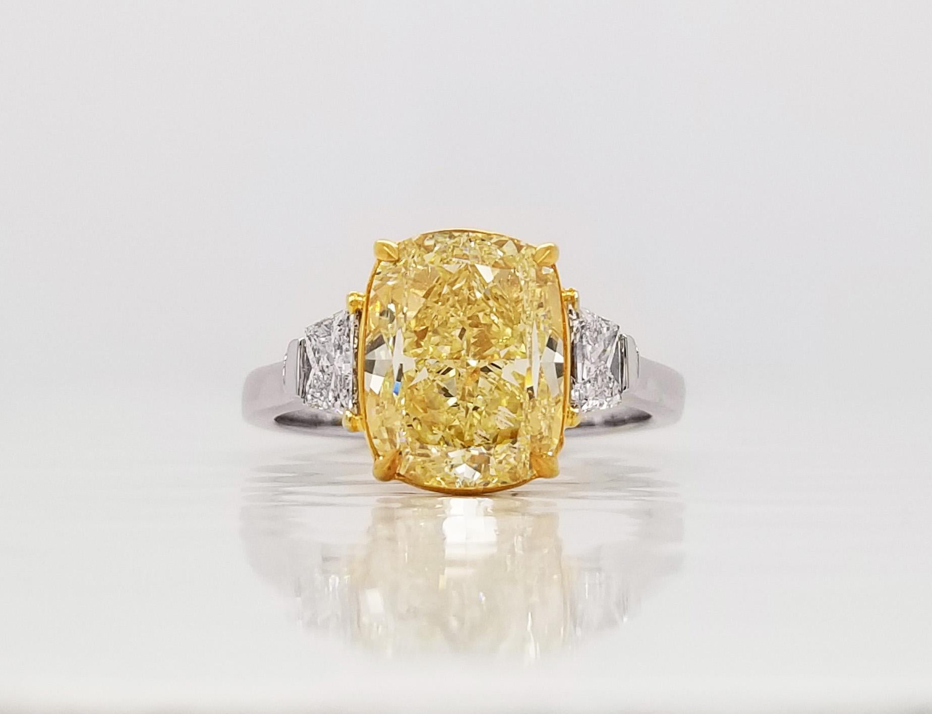 Contemporary Scarselli 4 Carat Fancy Yellow Cushion Cut Diamond Engagement Ring