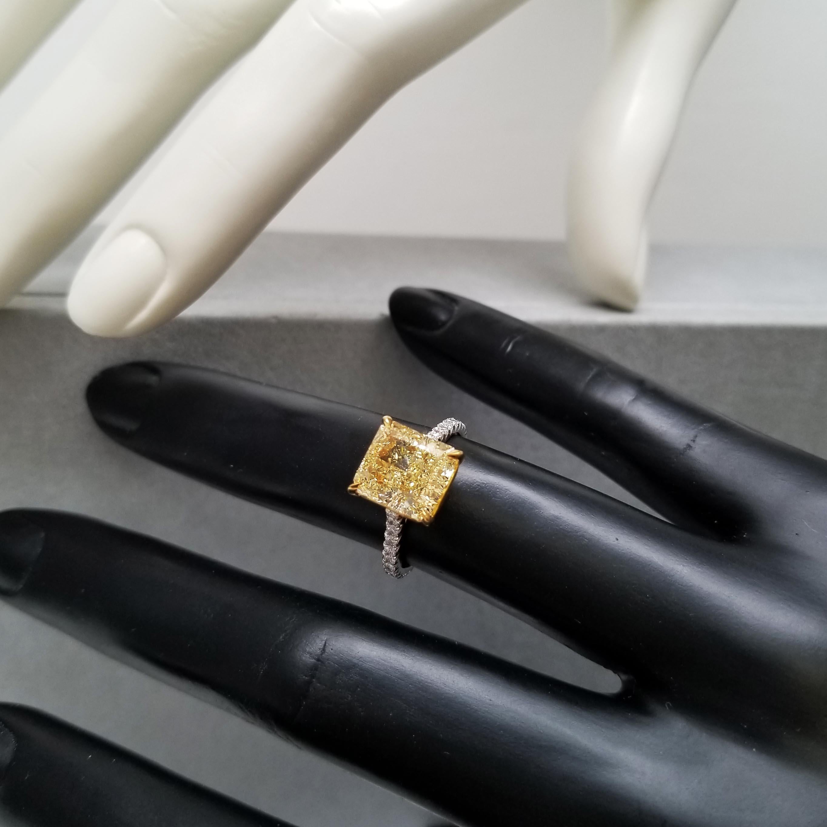 Scarselli 4 Carat Fancy Light Yellow Solitaire Platinum Ring In New Condition In New York, NY
