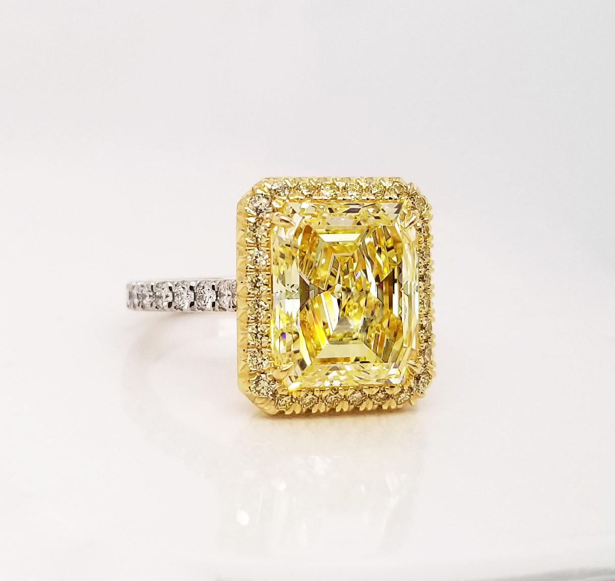 From SCARSELLI, this vibrant and spectacular 5-carat Fancy Intense Yellow Diamond GIA certified (see certificate picture for more detailed stone's information) 0.32 carats of yellow round brilliant diamonds emphasizing this astonish center natural