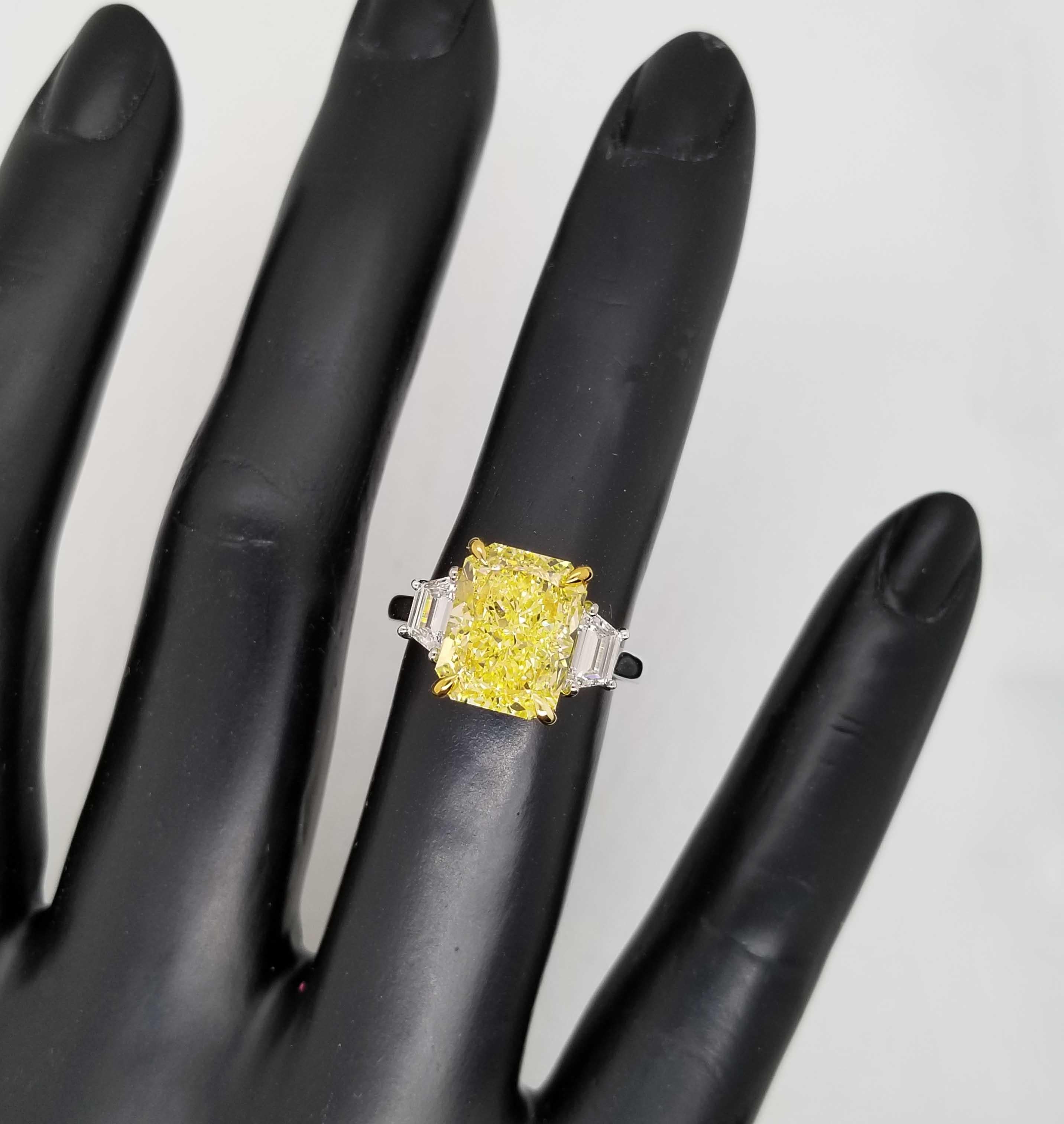Scarselli 5 Carat Fancy Intense Yellow Diamond Engagement Ring in Platinum In New Condition In New York, NY