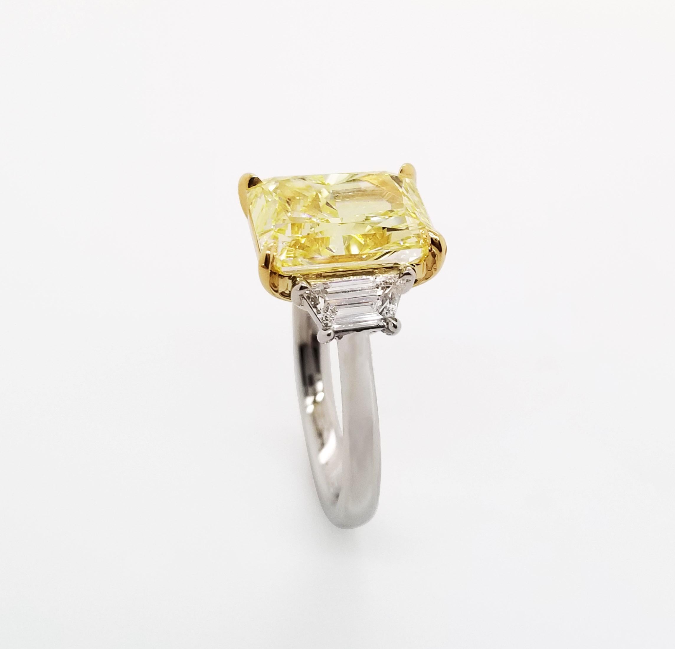 Scarselli 5 Carat Fancy Yellow Diamond Ring in Platinum & 18k In New Condition In New York, NY