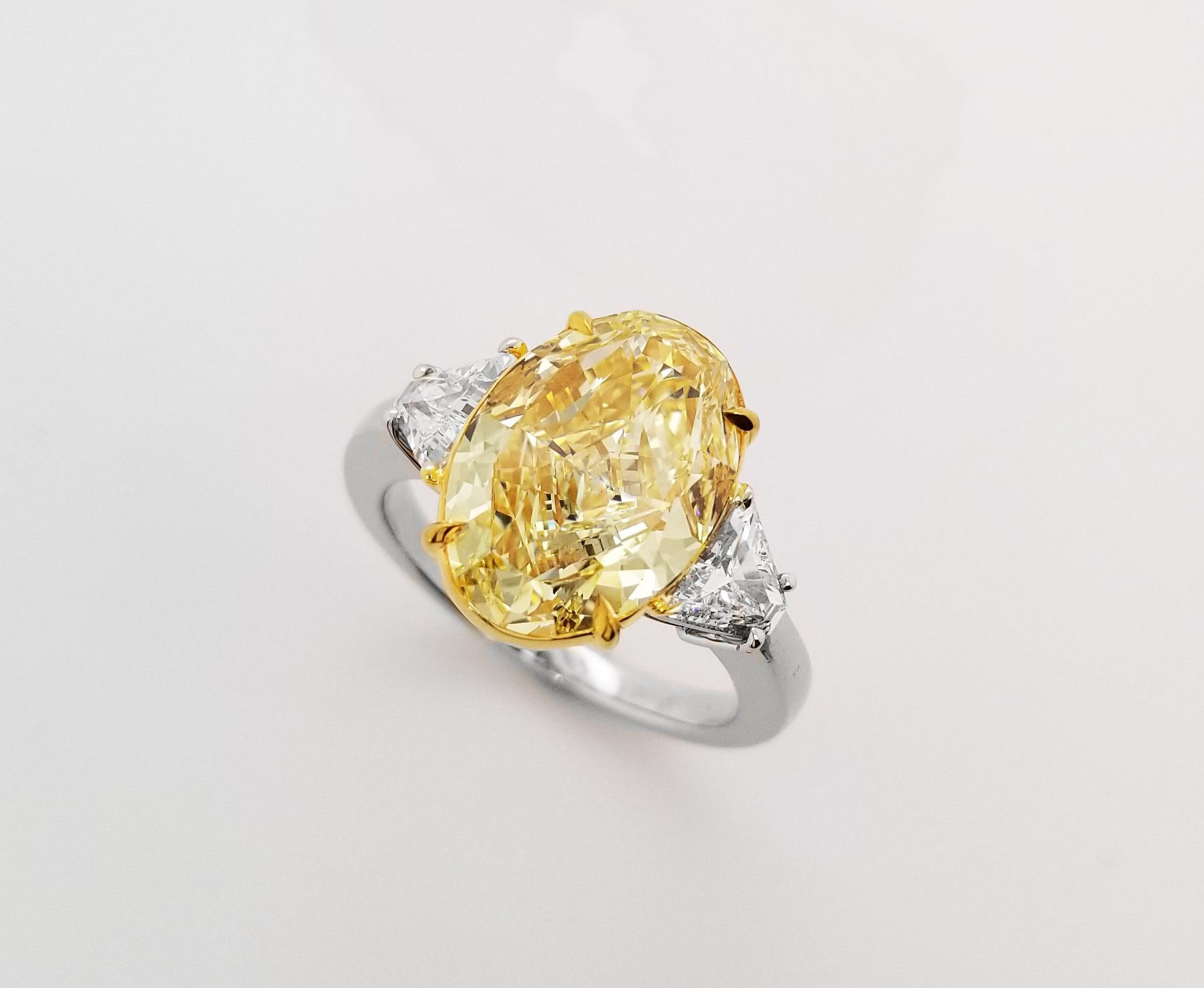 Oval Cut Scarselli 5 Carat Fancy Yellow Diamond Ring in Platinum & 18k