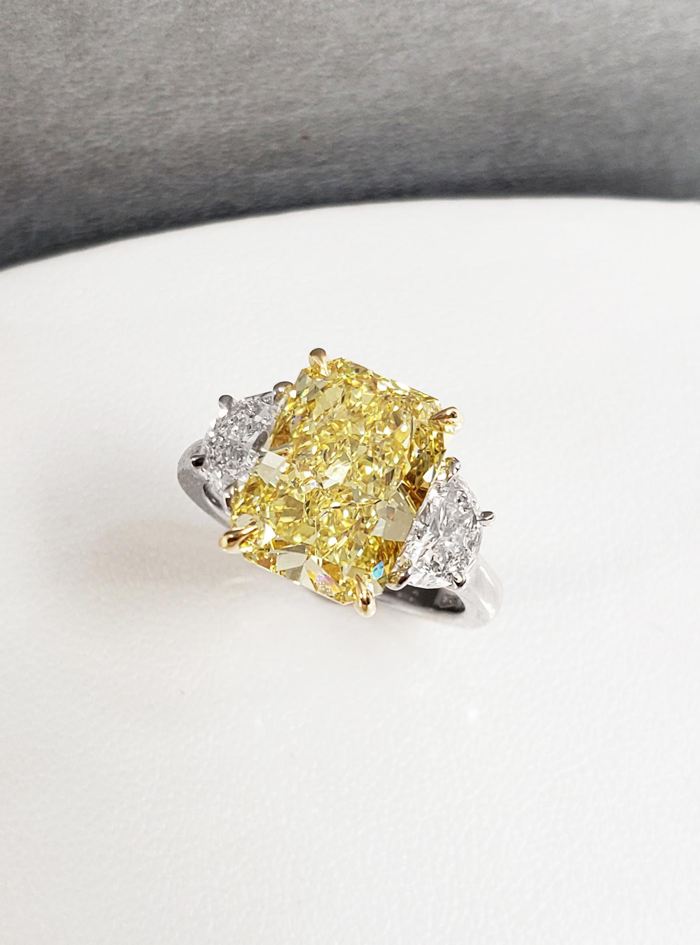 Scarselli 5 Karat Fancy Intense Yellow Diamond Ring in Platin GIA zertifiziert (Zeitgenössisch)