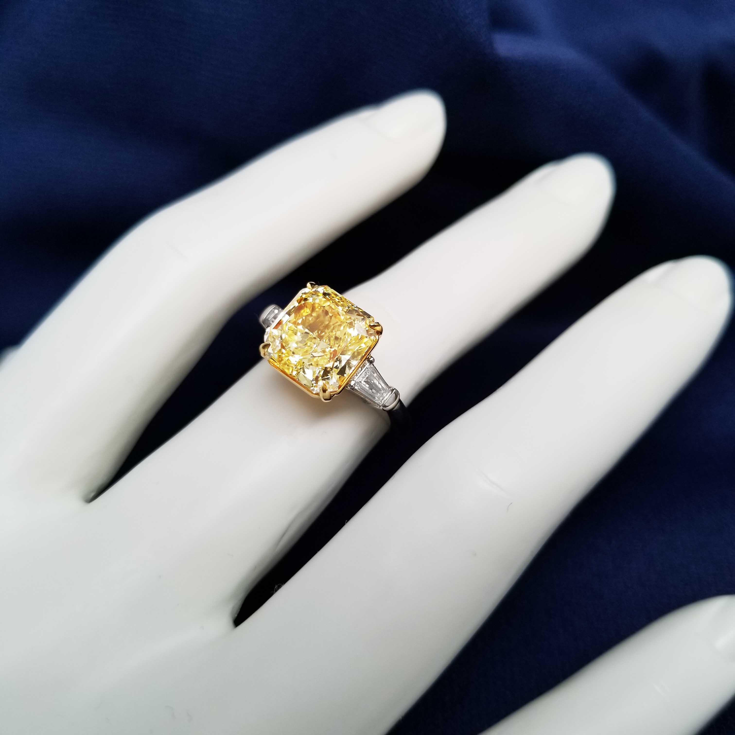 Scarselli 6 Carat Fancy Intense Yellow Radiant Diamond Ring in Platinum VS1 GIA For Sale 1