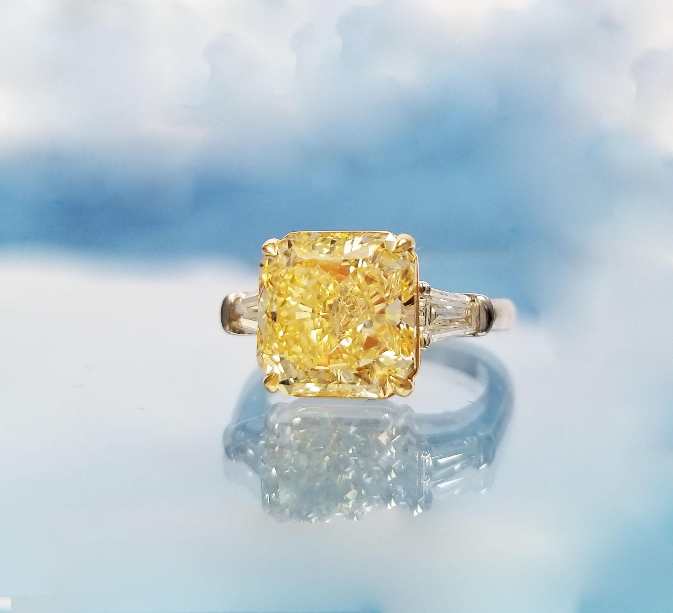 Scarselli 6 Carat Fancy Intense Yellow Radiant Diamond Ring in Platinum VS1 GIA For Sale 2
