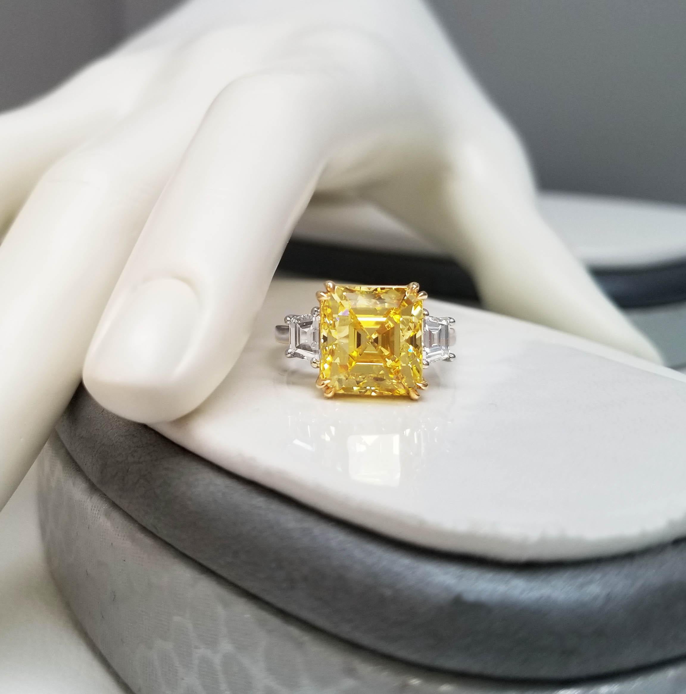 Women's Scarselli 6 Carat Fancy Vivid Yellow Emerald Cut Diamond Ring in Platinum