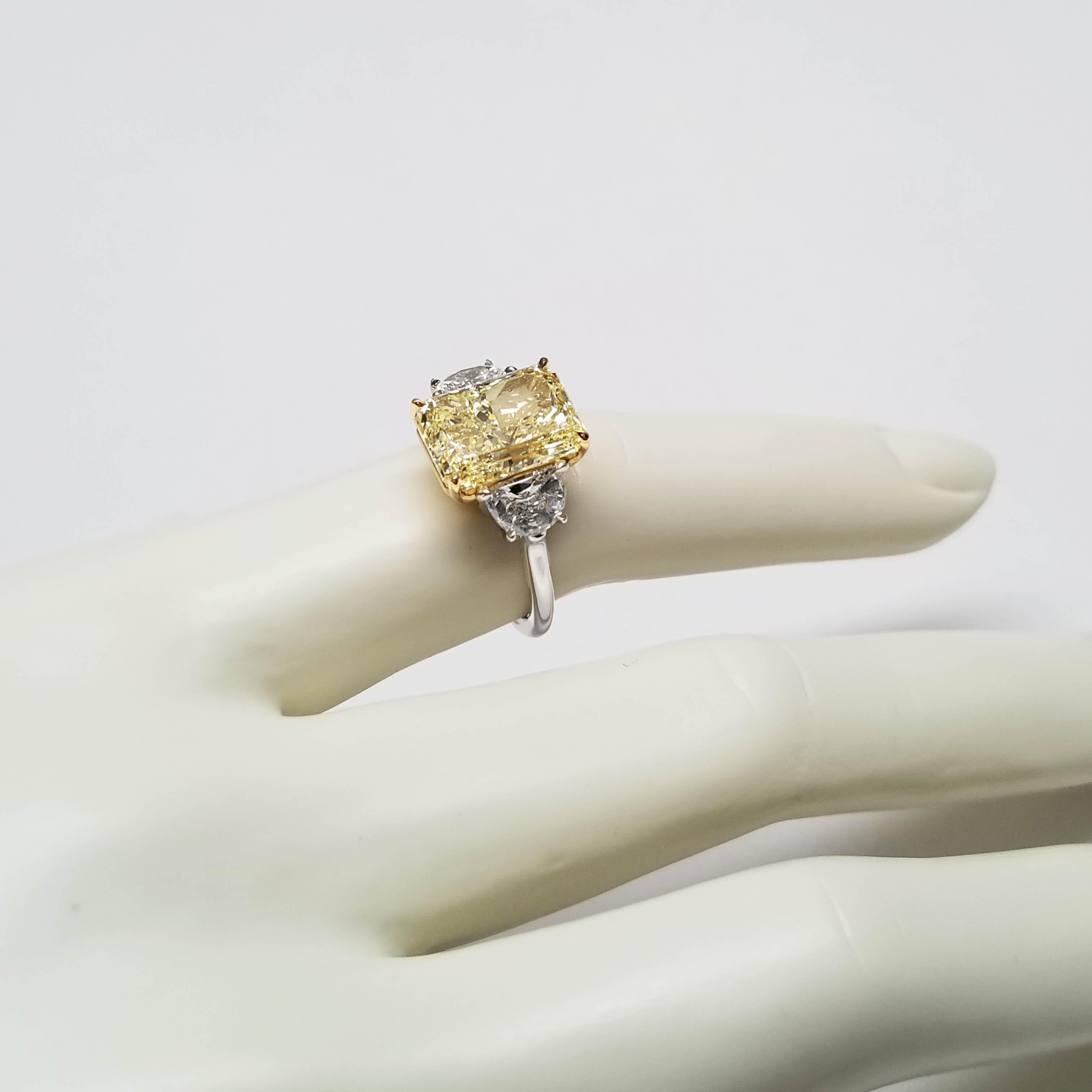 Contemporary Scarselli 6 Carat Fancy Yellow Diamond Engagement Ring GIA
