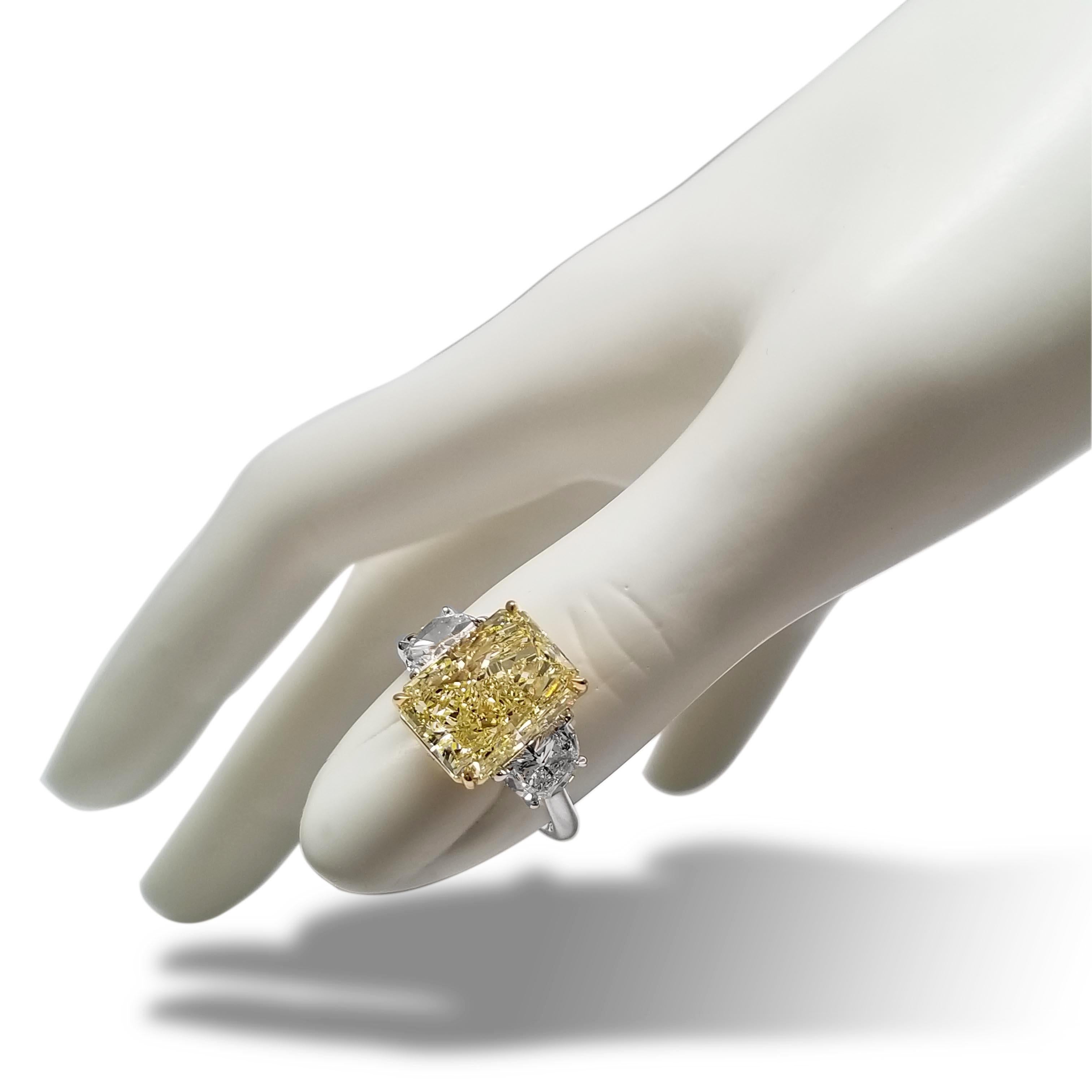 Scarselli 6 Carat Fancy Yellow Diamond Engagement Ring GIA In New Condition In New York, NY