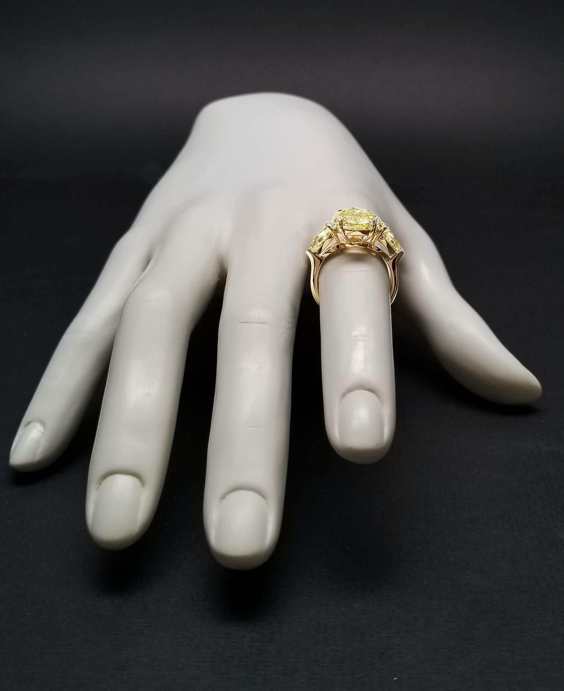 Scarselli 6 Plus Carat Fancy Yellow Pear Shaped Diamond Ring in 18k Gold In New Condition For Sale In New York, NY