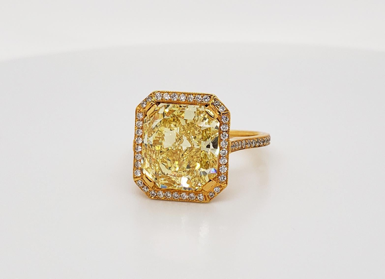 Contemporary Scarselli 6.70 Carat Fancy Vivid Yellow Radiant Cut Diamond Ring VS2 GIA