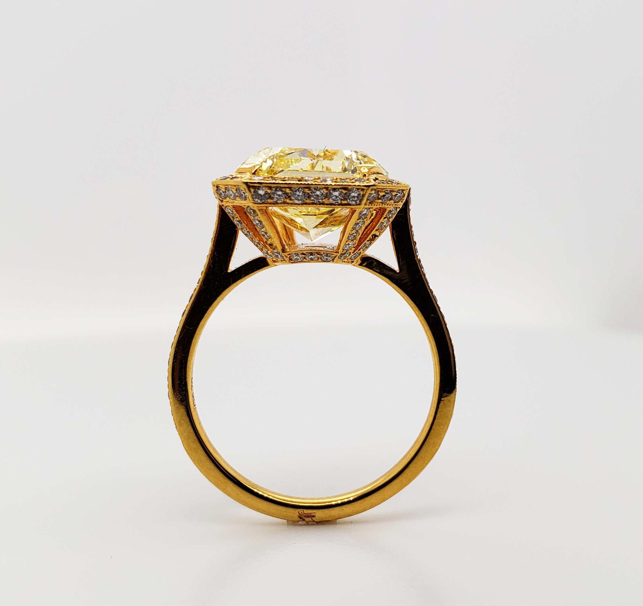 Scarselli 6.70 Carat Fancy Vivid Yellow Radiant Cut Diamond Ring VS2 GIA In New Condition In New York, NY