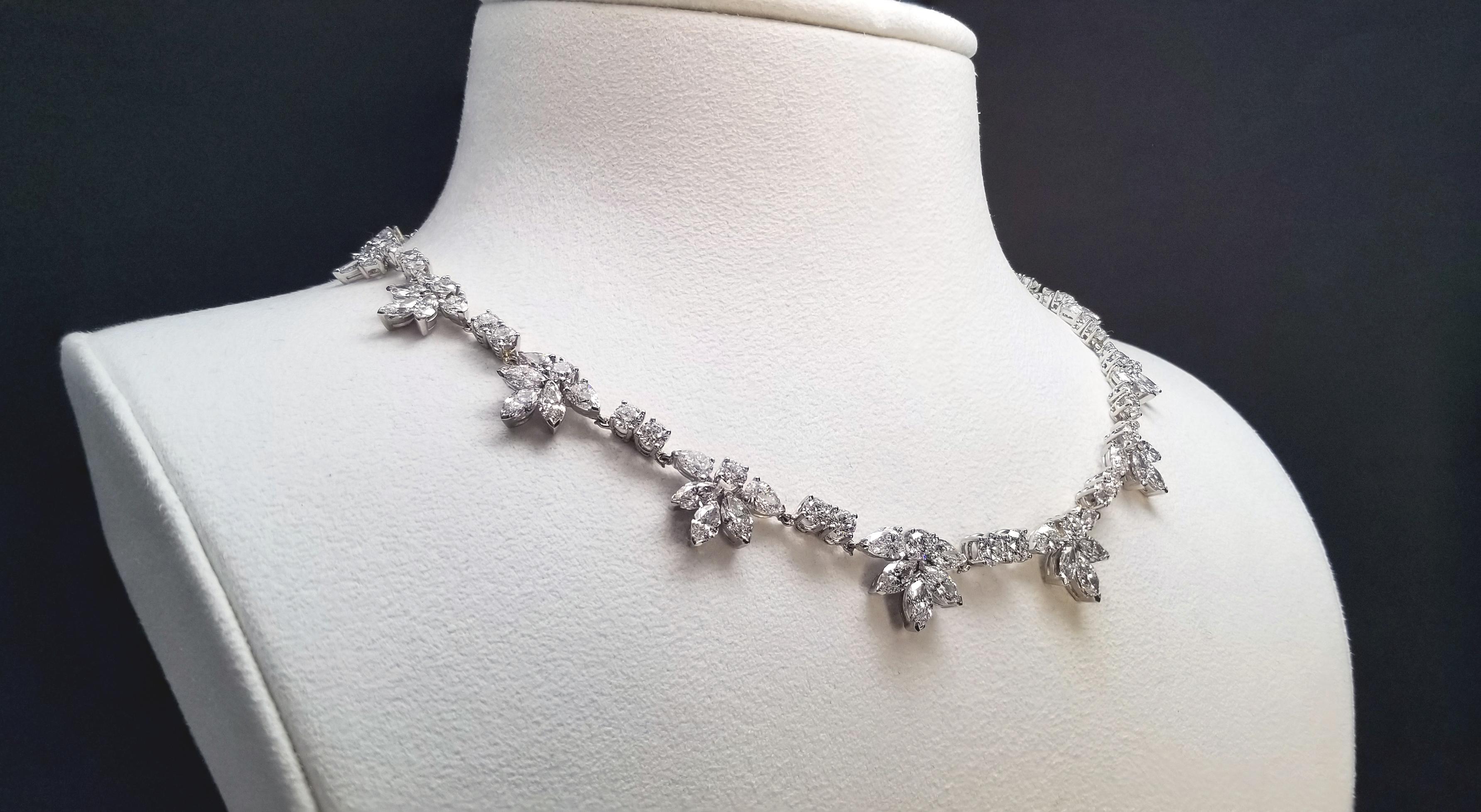 Scarselli präsentiert ein Collier aus Platin mit 12,88 Karat Diamanten im Marquise- und runden Brillantschliff. Die handgefertigte Fassung ist mit Diamanten der Qualität E VS von Scarselli besetzt.  Der Verschluss ist als waagerechte Plakette