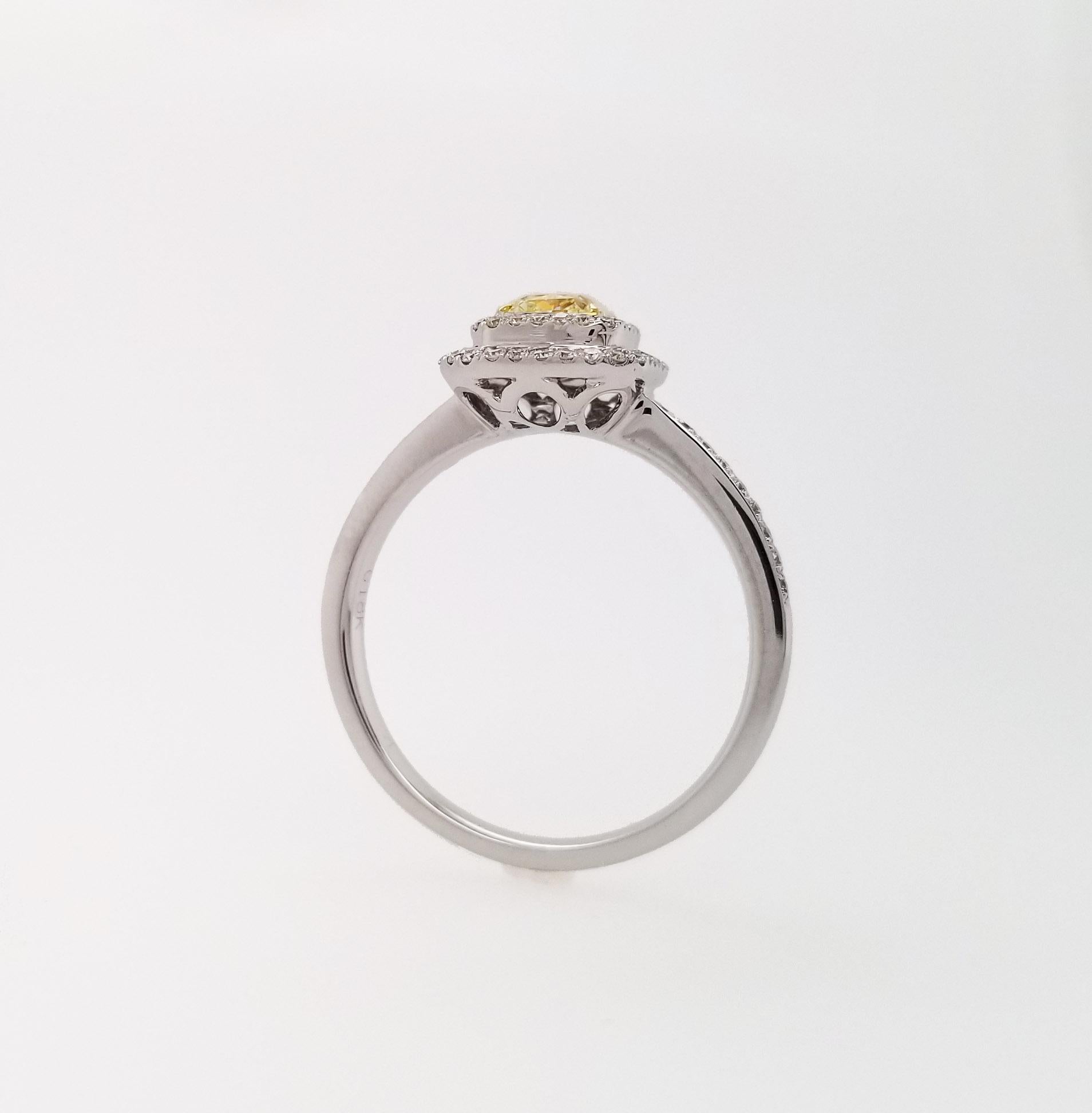 Mother's Day Gift: Scarselli GIA-Certified 0.52 Carat Fancy Light Yellow Diamond In New Condition For Sale In New York, NY