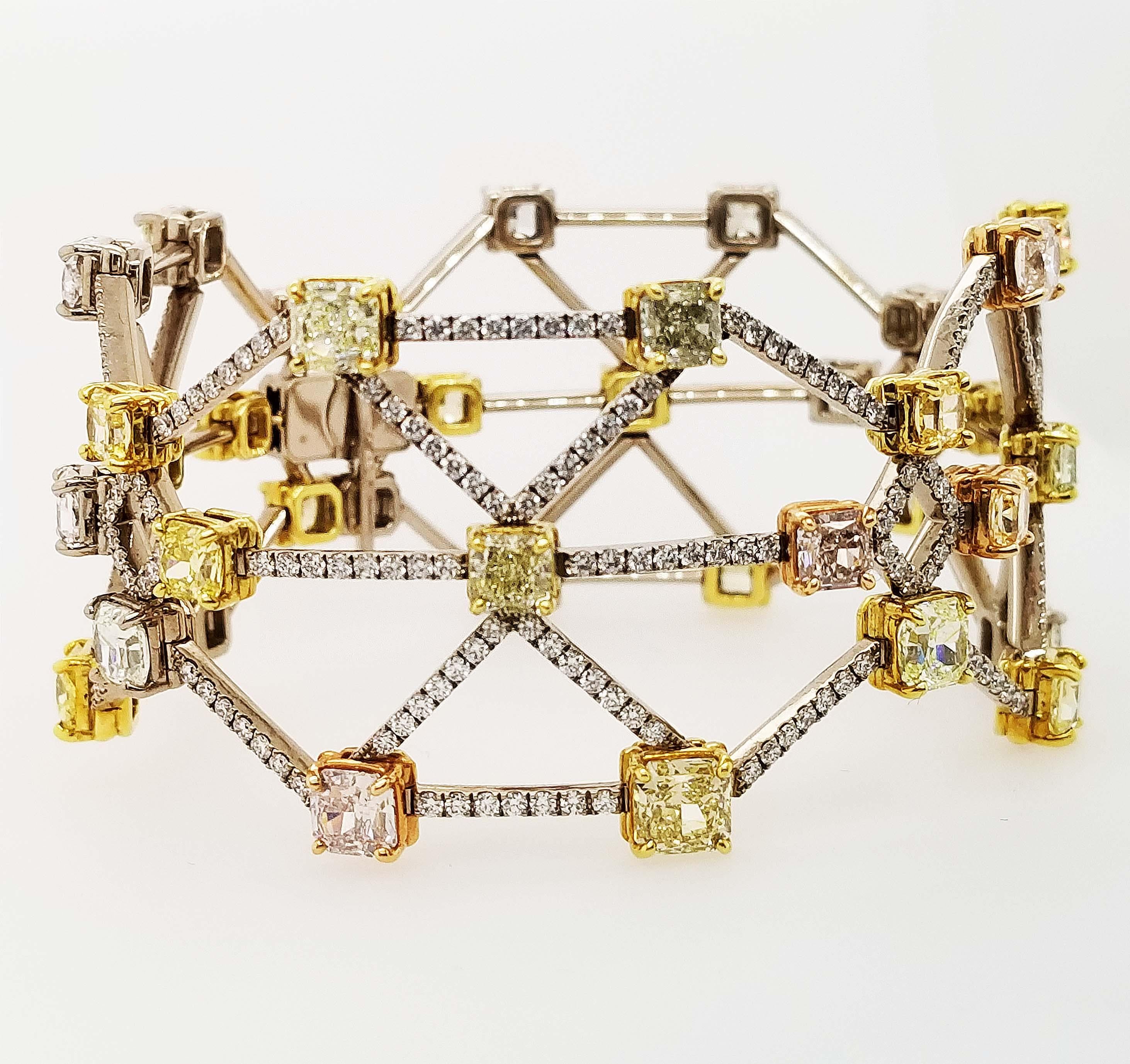 Scarselli Fancy Color Diamant-Armband Manschette 22,41 Karat (Radiantschliff) im Angebot