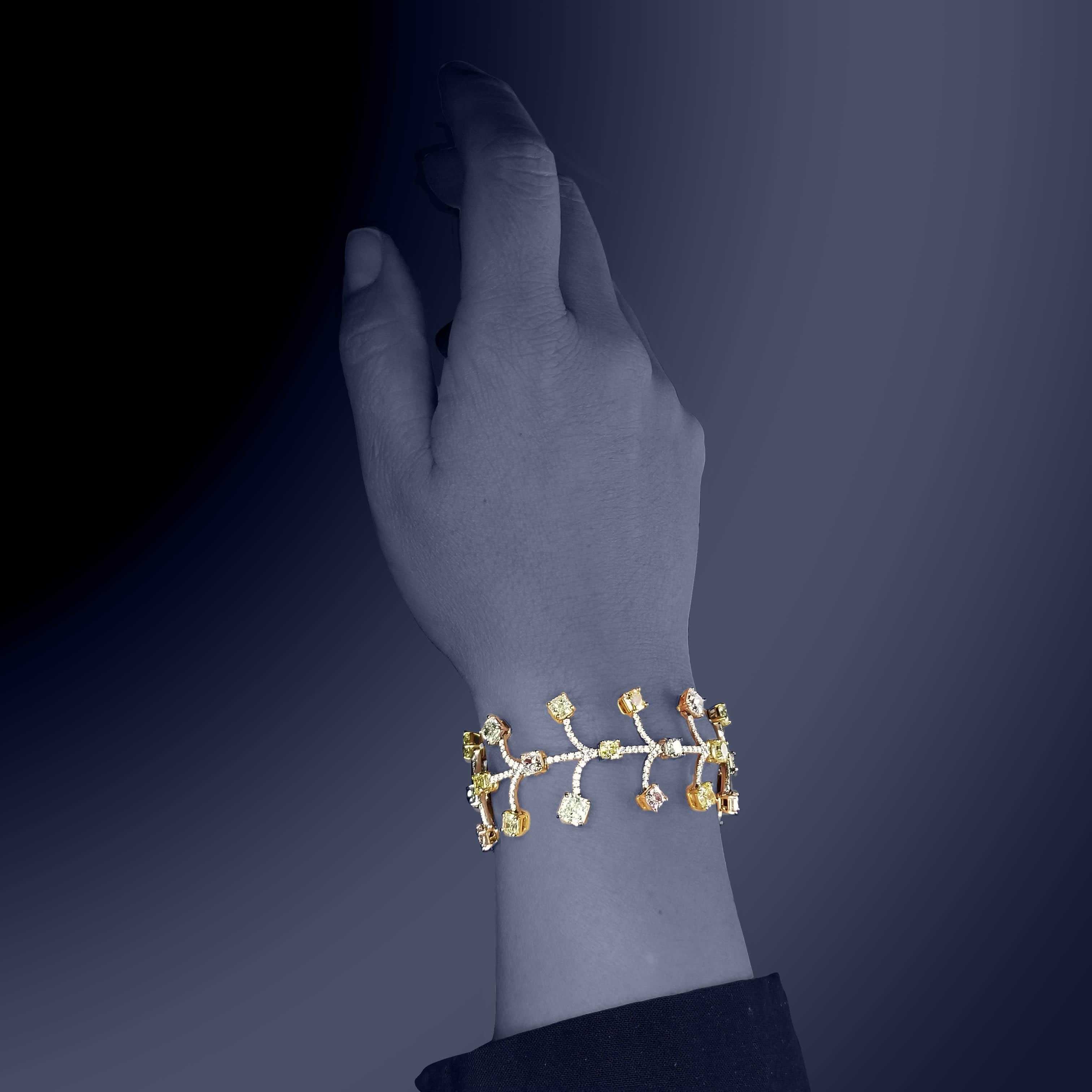 Scarselli: Platin-Armband mit 17,33 Karat Diamanten in Fancy Color im Zustand „Neu“ im Angebot in New York, NY