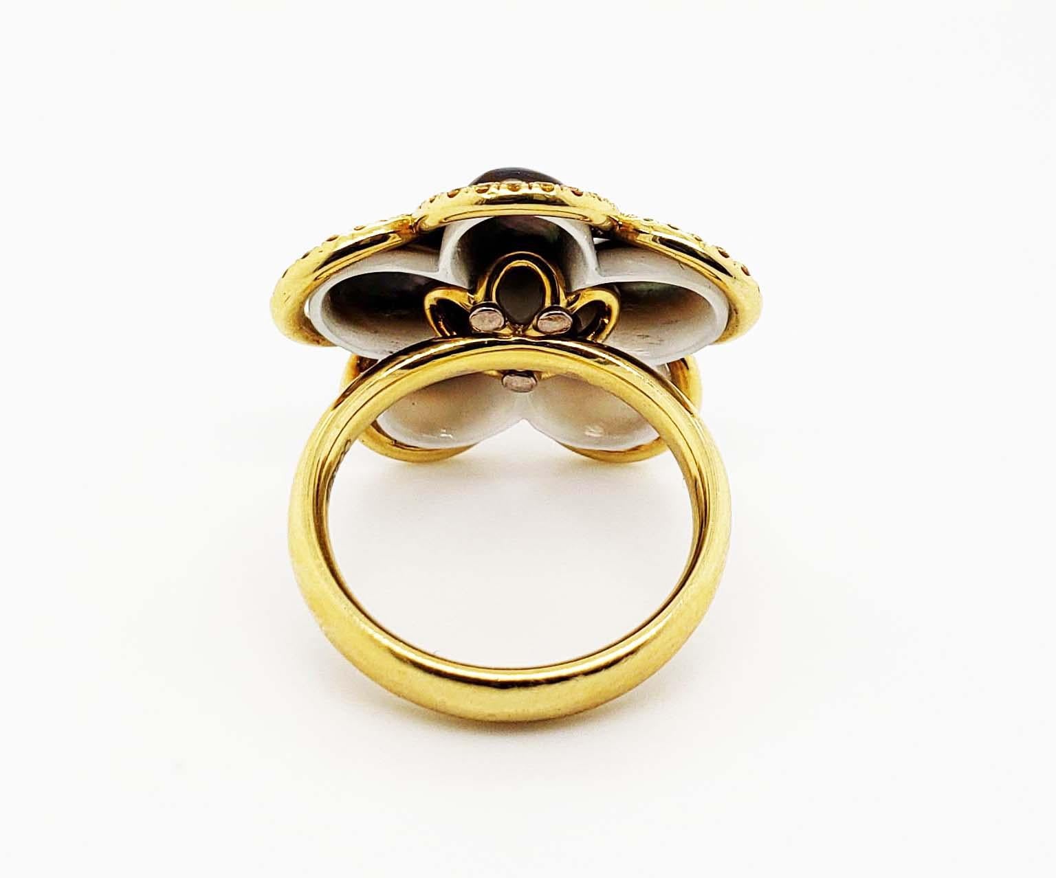 Scarselli Fancy Vivid Gelb Diamant Perlmutt 18 Karat Gold Blumenring im Angebot 1