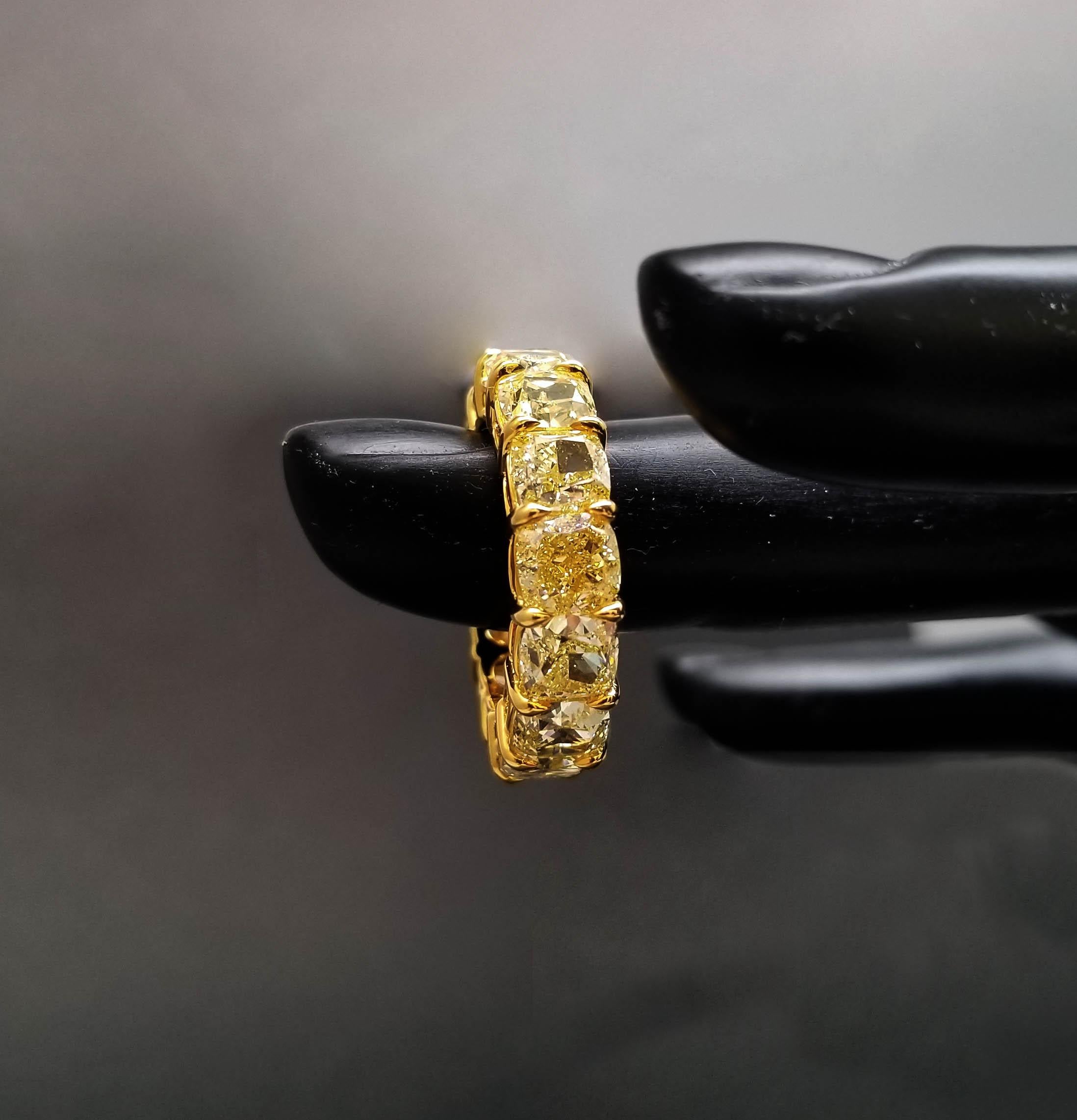 Scarselli Fancy Yellow Cushion Diamond Eternity Band in 18k Gold, GIA Certified In New Condition In New York, NY