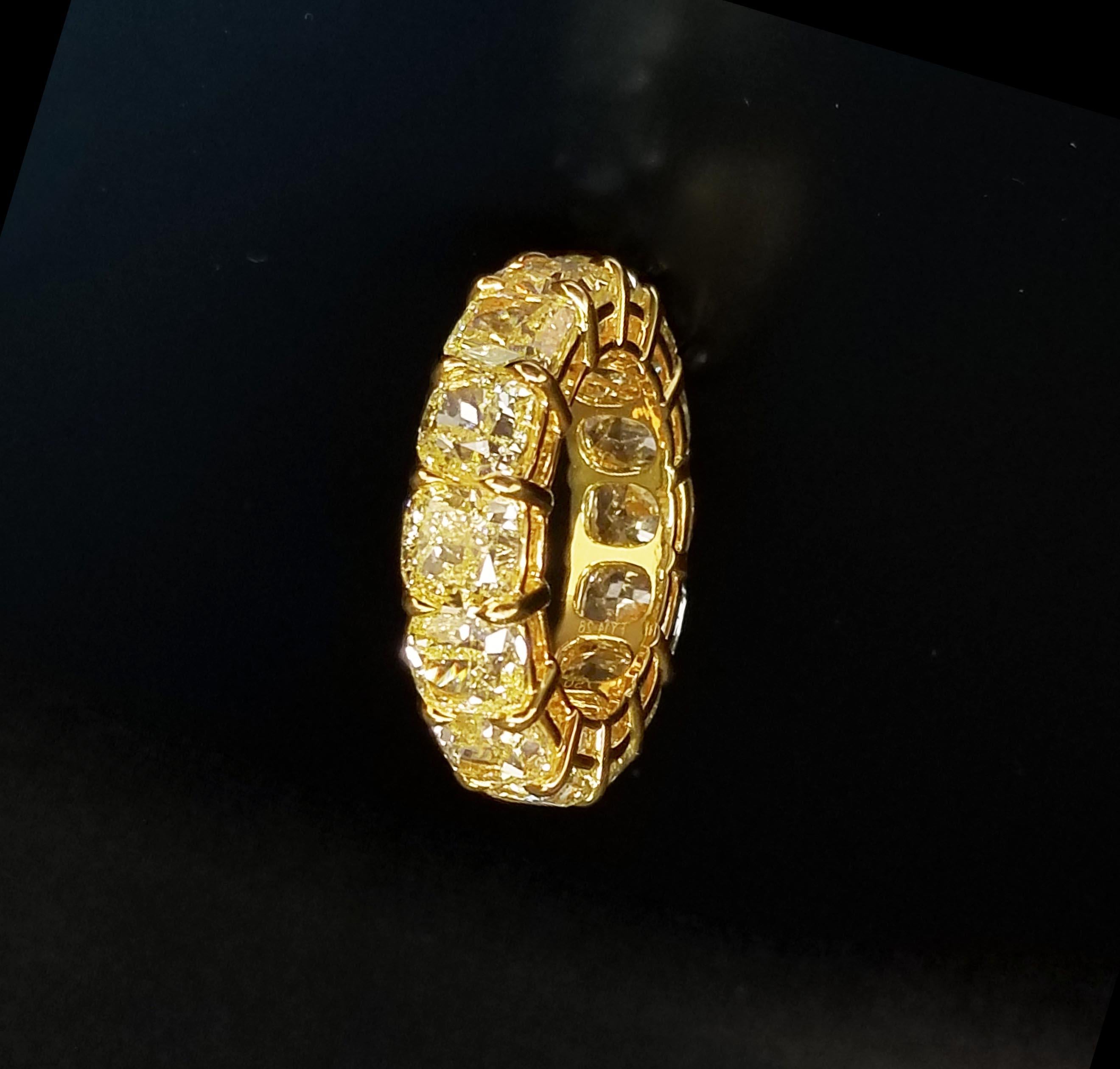 Scarselli Eternity-Ring in 18 Karat Gold mit gelbem Fancy-Diamant im Kissenschliff, GIA zertifiziert 2