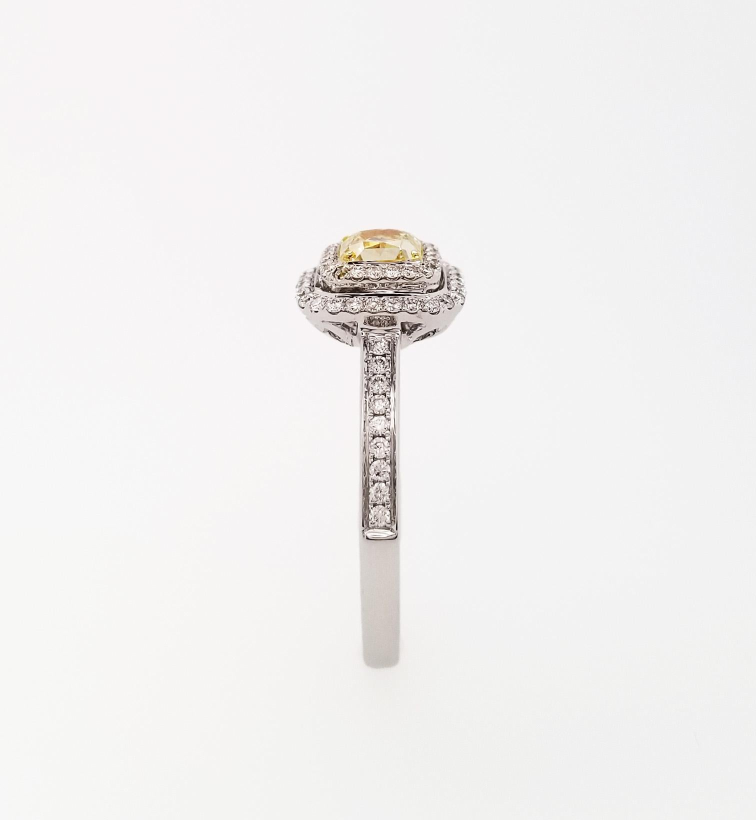 Contemporain Idées cadeaux pour la fête des mères : Scarselli, diamant jaune clair fantaisie de 0,52 carat en vente