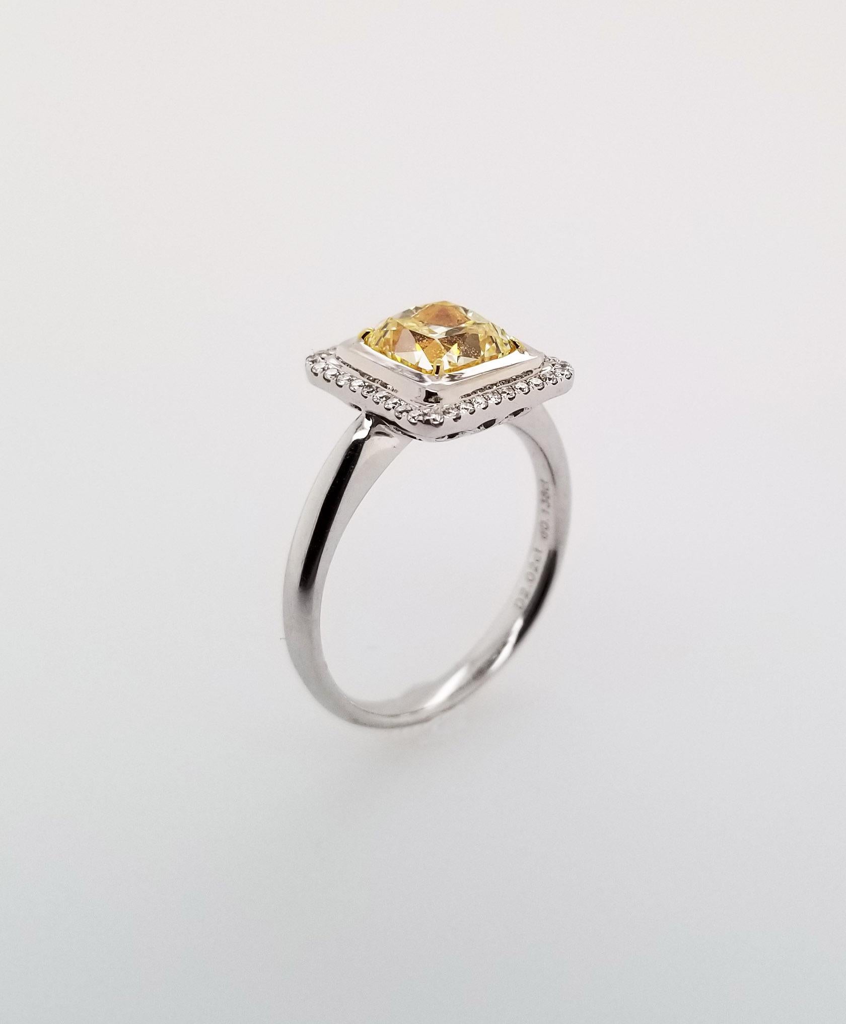 Women's Scarselli GIA-Certified 2 Carat Fancy Yellow Radiant Cut Diamond Engagement Ring For Sale
