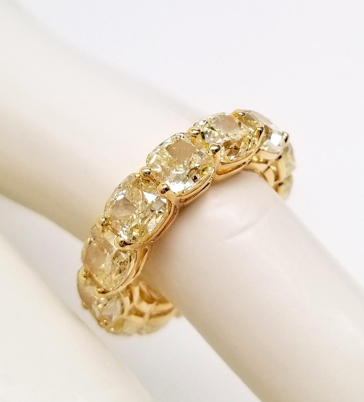 Contemporary Scarselli GIA-Certified Fancy Light Yellow Diamond Eternity Band 18k Yellow Gold For Sale