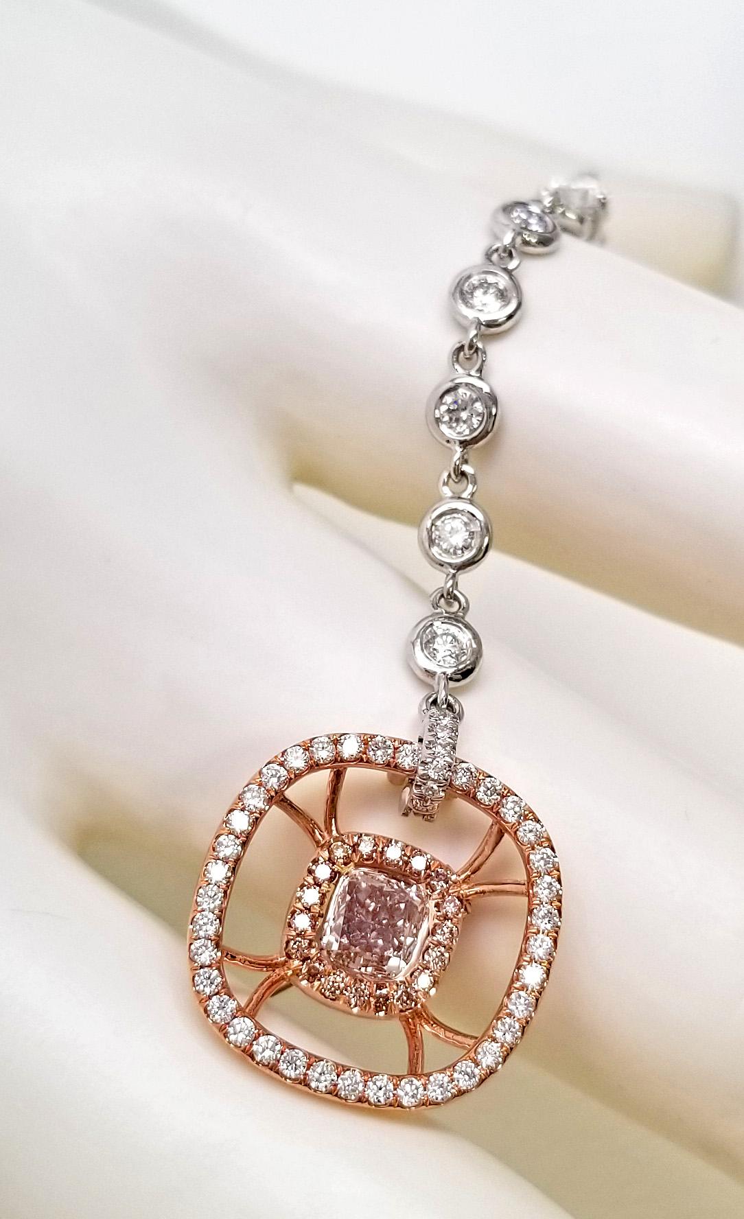 Scarselli GIA Fancy Hellrosa Diamant-Ohrringe aus 18 Karat Roségold mit 4,66 TCW (Radiantschliff) im Angebot