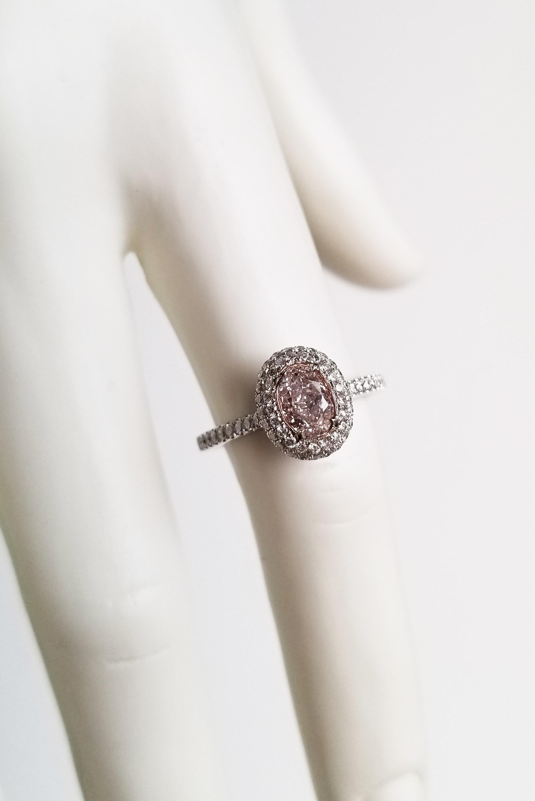 Scarselli GIA Oval Halo 0,82 Rosa Diamant Verlobungsring in 18 Karat Weißgold im Angebot 1